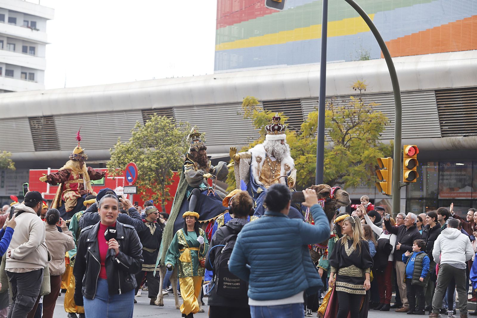Imágenes de la mágica llegada de los Reyes Magos y la Estrella de la Ilusión a Huelva en barco