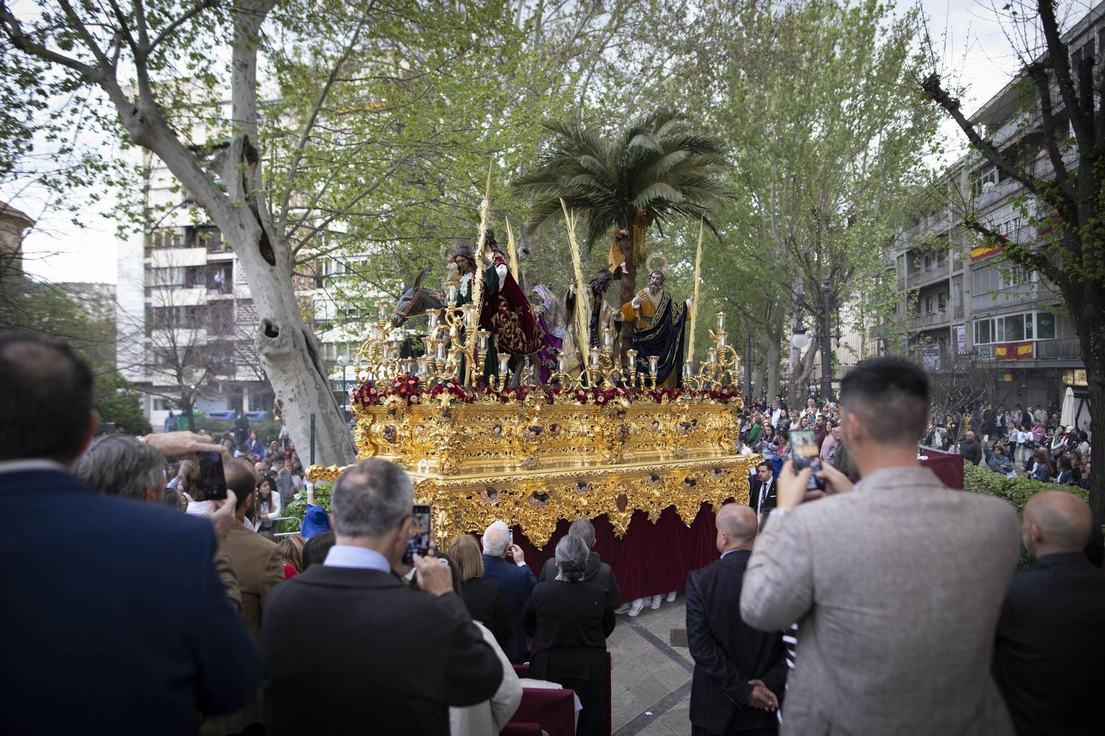 Granada estrenó la nueva carrera oficial frente a la Basílica de las Angustias