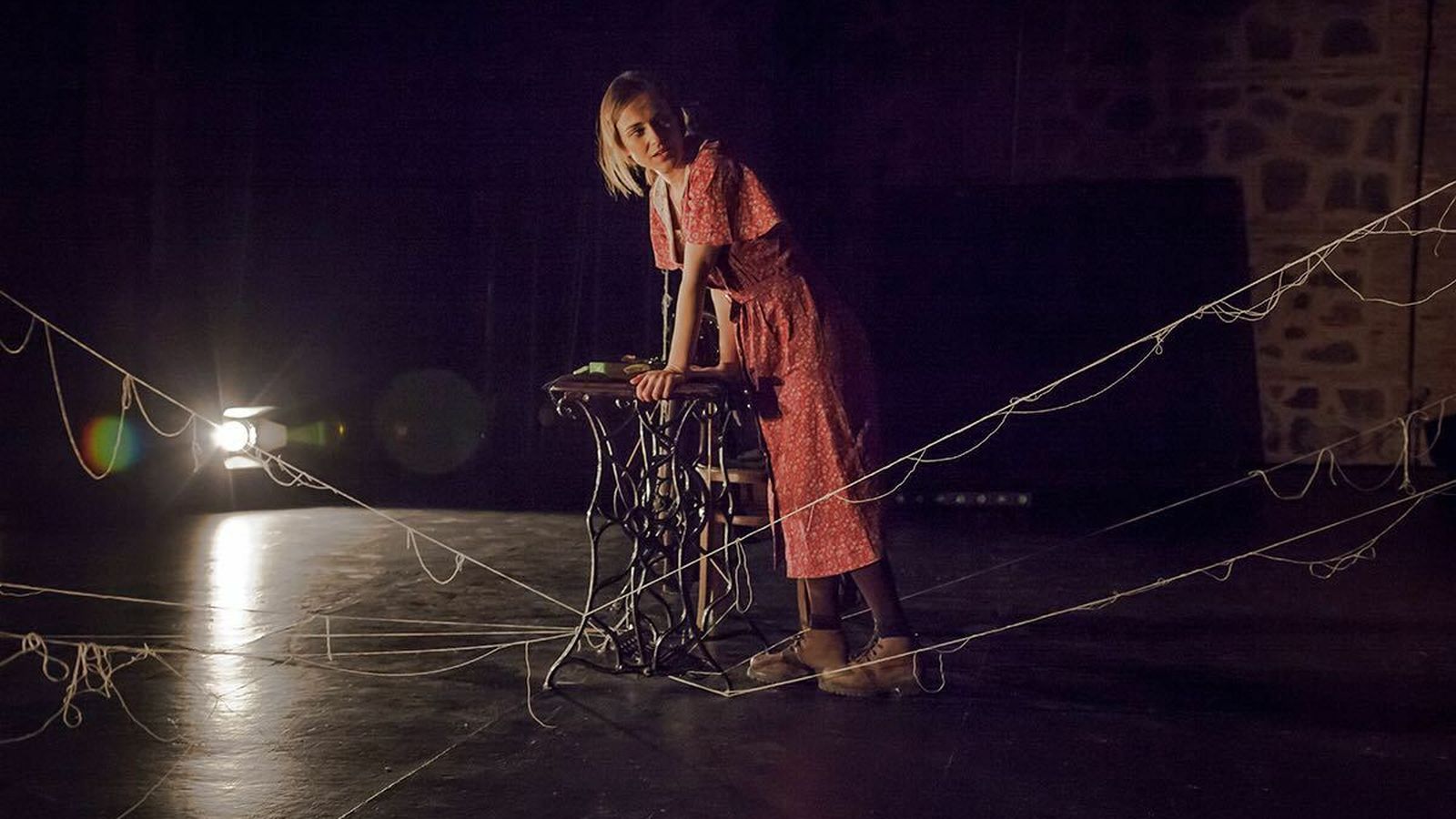 Adaptación teatral de la novela de Dulce Chacón, 'La voz dormida'.