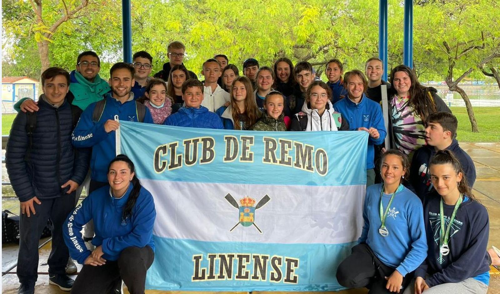 La expedición del Club de Remo Linense, en Sevilla