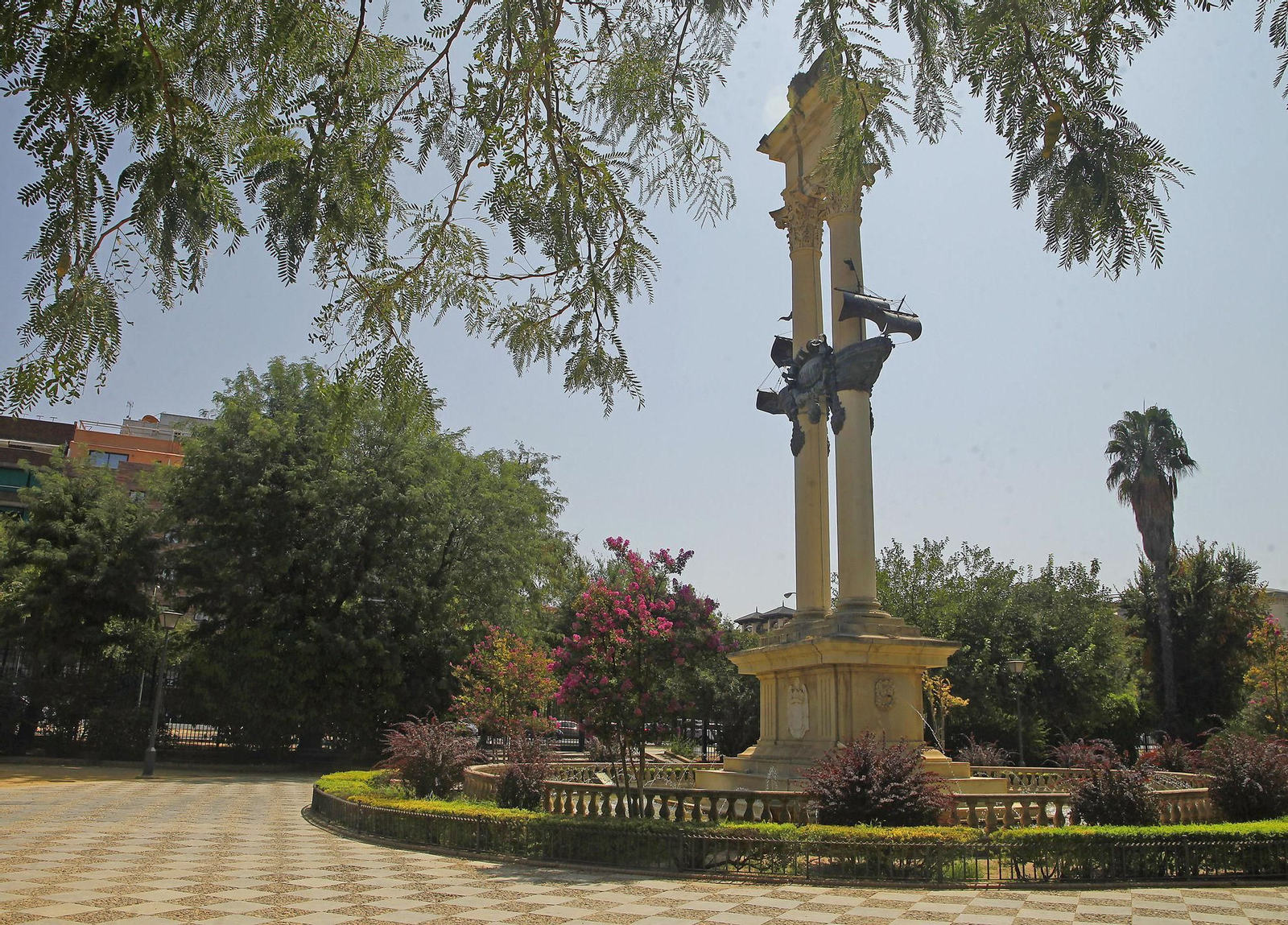 El paseo se distribuye en varias avenidas y rotondas.
