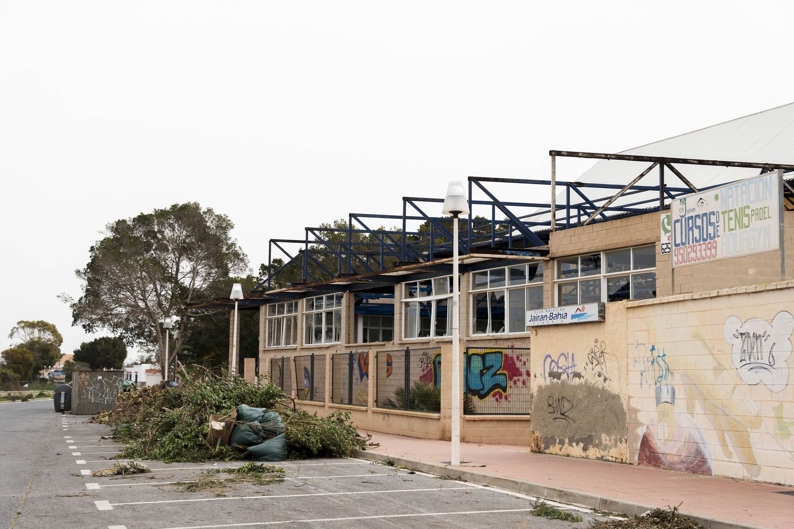 Las pistas deportivas y piscina de Costacabana, en imágenes