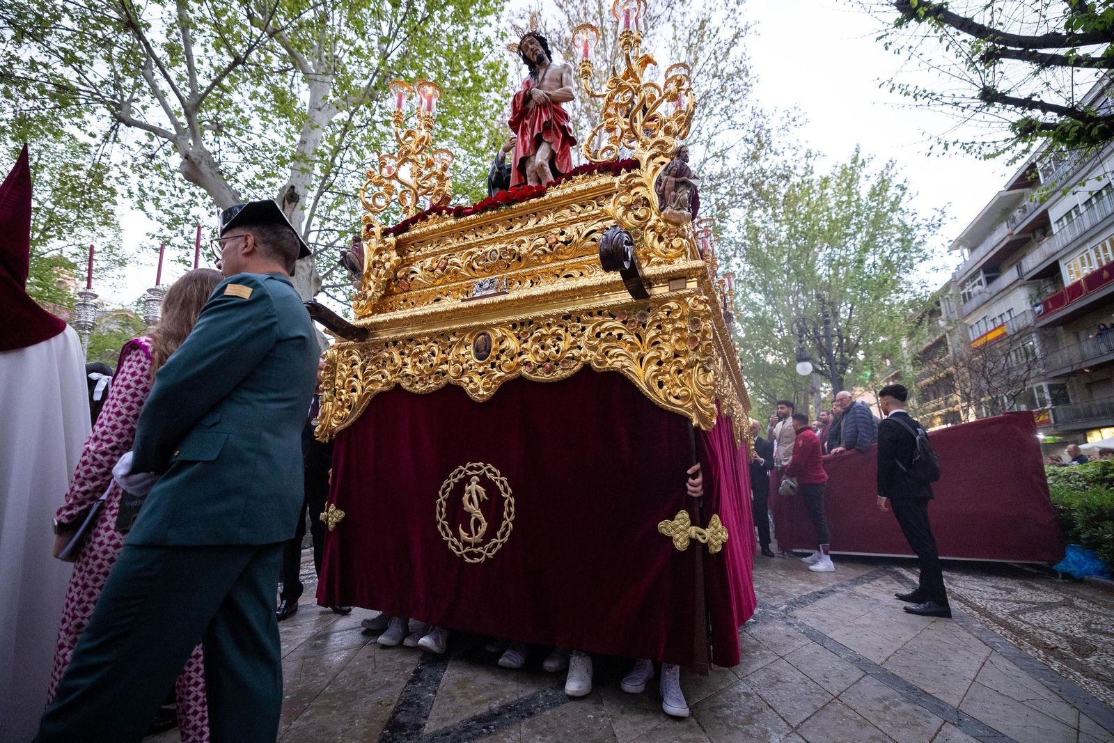 Granada estrenó la nueva carrera oficial frente a la Basílica de las Angustias