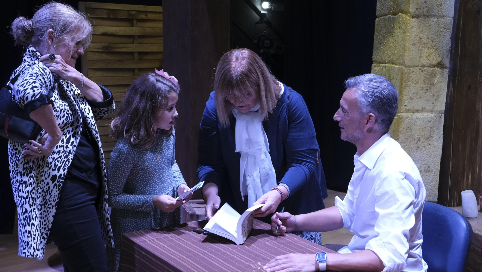 Imágenes de El Diario de los Libros, con Amós Milton