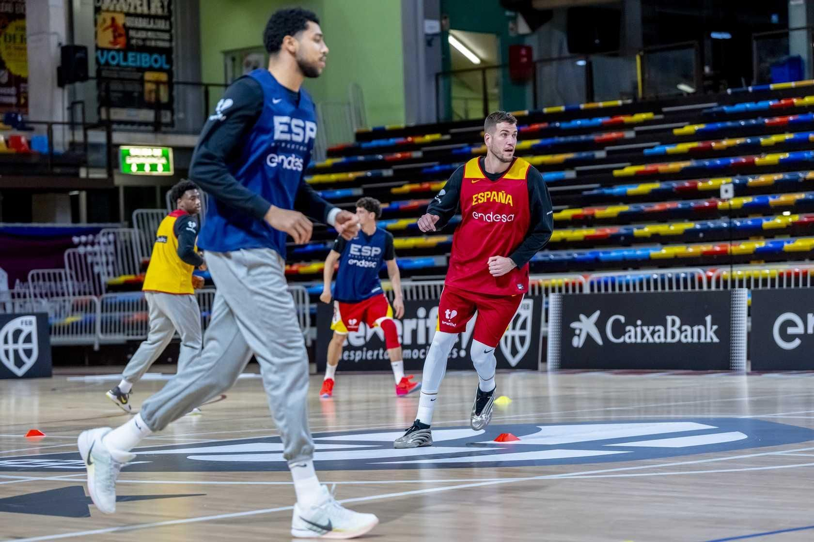 Alberto Díaz, Francis Alonso y Paco Aurioles, en la primera España de Chus Mateo