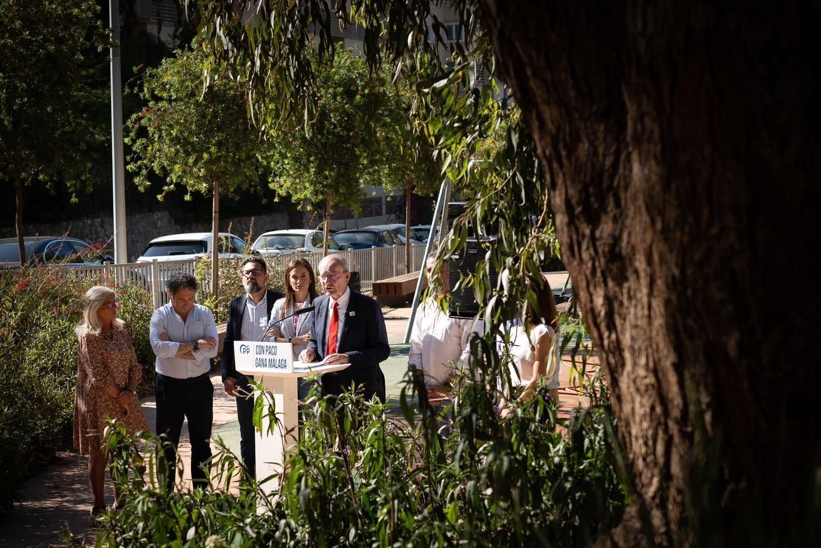 Francisco de la Torre y parte de su equipo este martes en El Limonar.