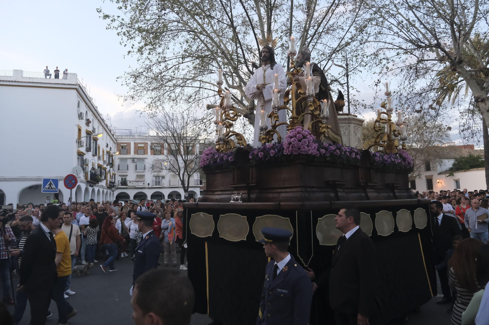 La procesión del Señor de la Bondad de Córdoba, en imágenes
