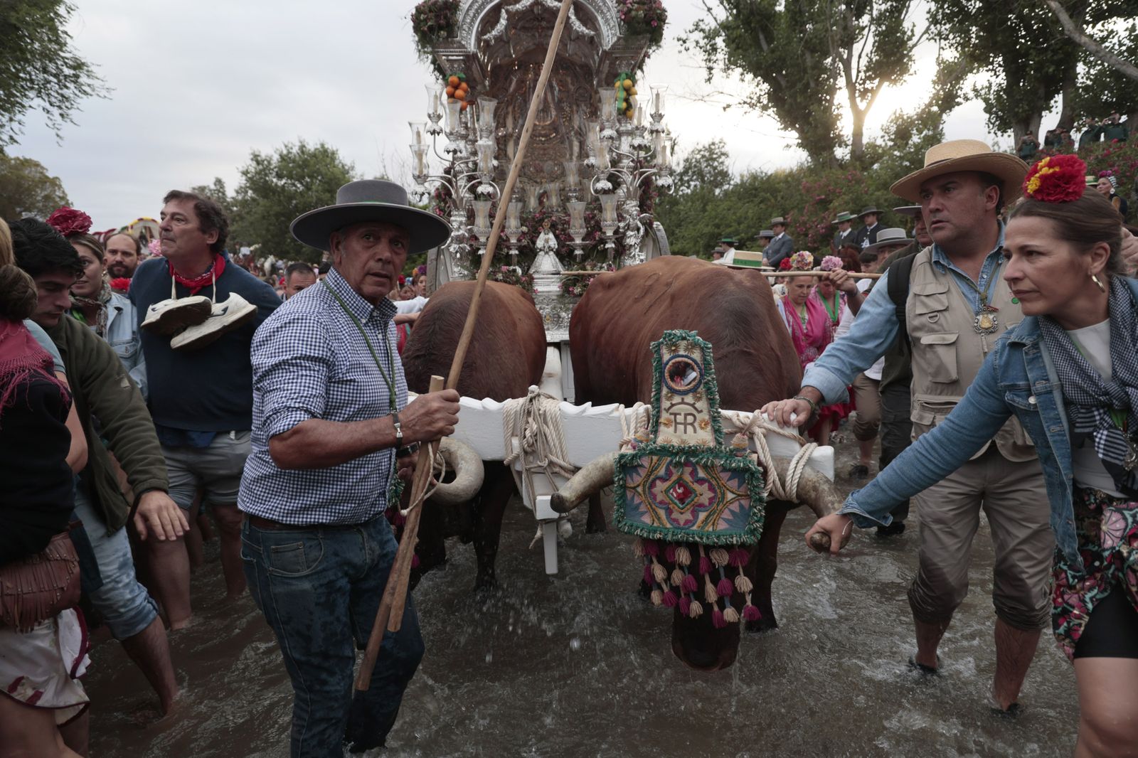 Las mejores imágenes del paso de Sevilla y Triana por el Quema