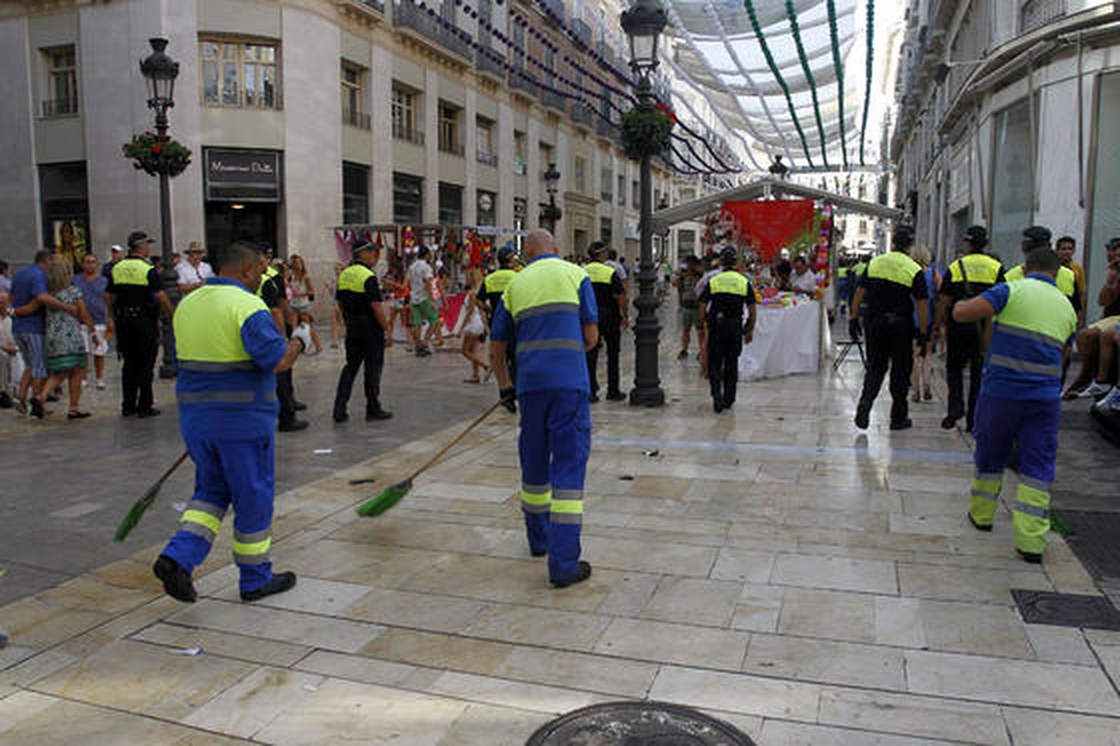 Hora de barrer la fiesta 

Foto: Lorena Avilés