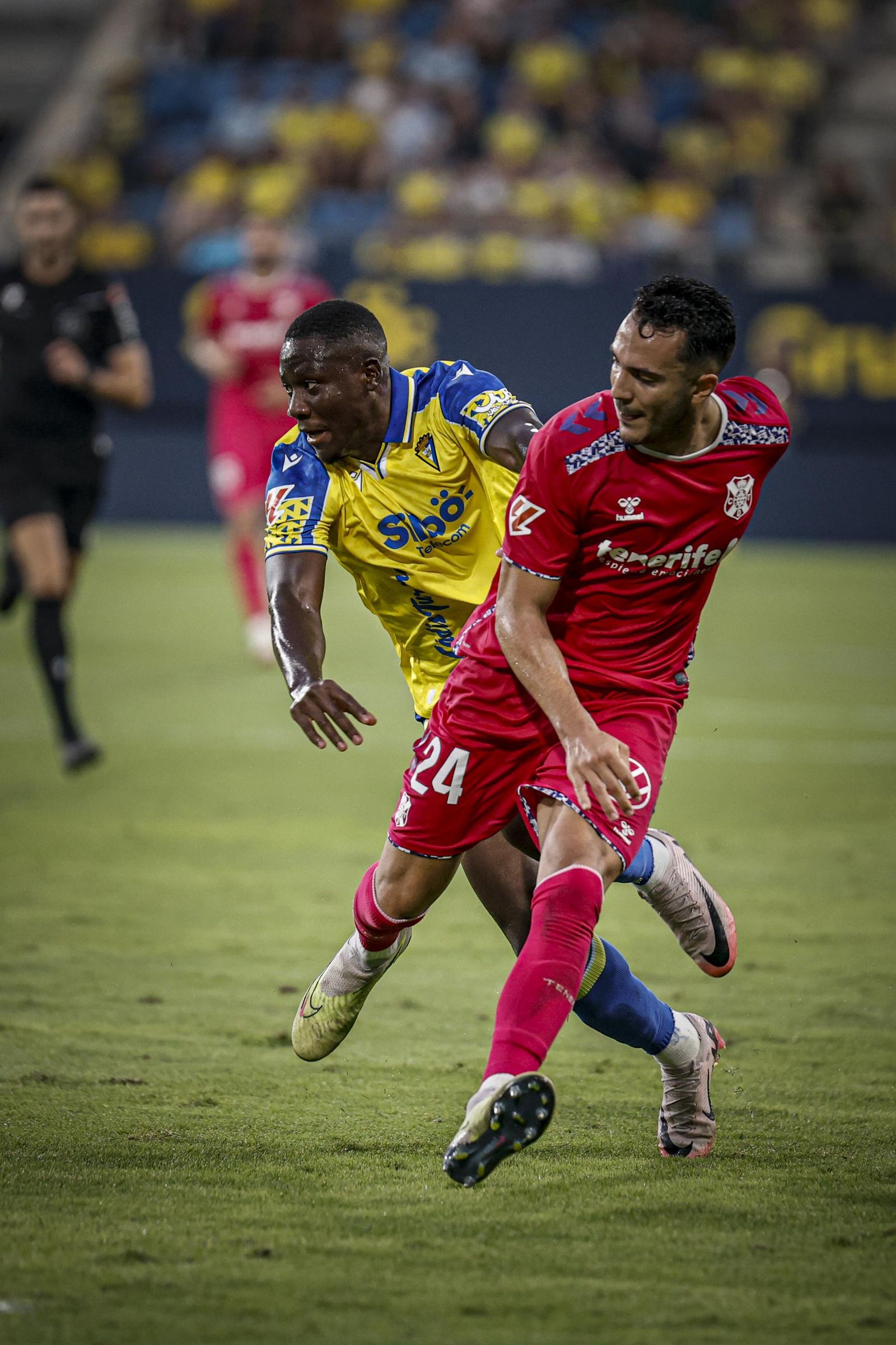 Búscate entre las fotos del partido de fútbol Cádiz CF - CD Tenerife de la Liga Hypermotion