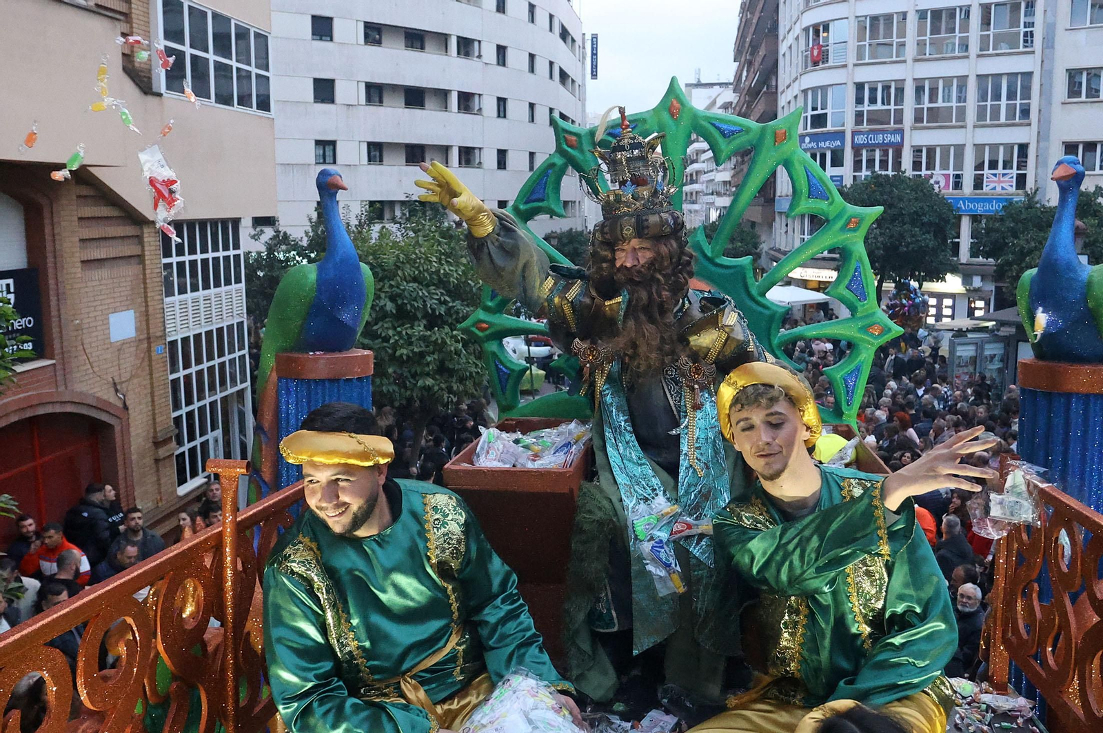 Imágenes de la Cabalgata de los Reyes Magos en Huelva