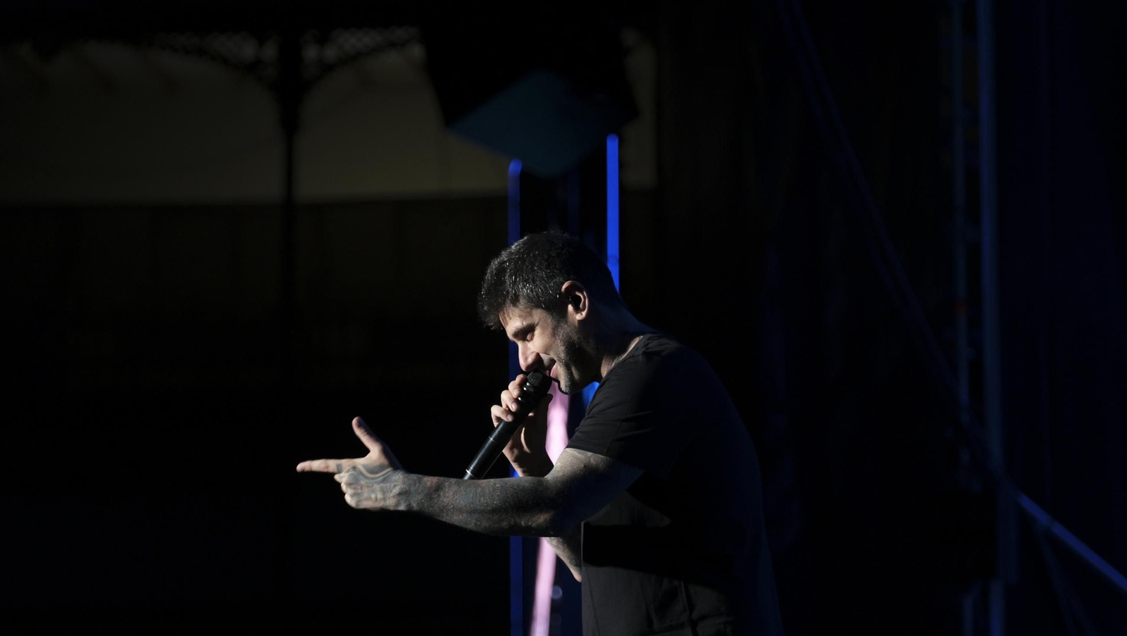 El concierto de Melendi llena de fans la Plaza de Toros de Almería, en imágenes