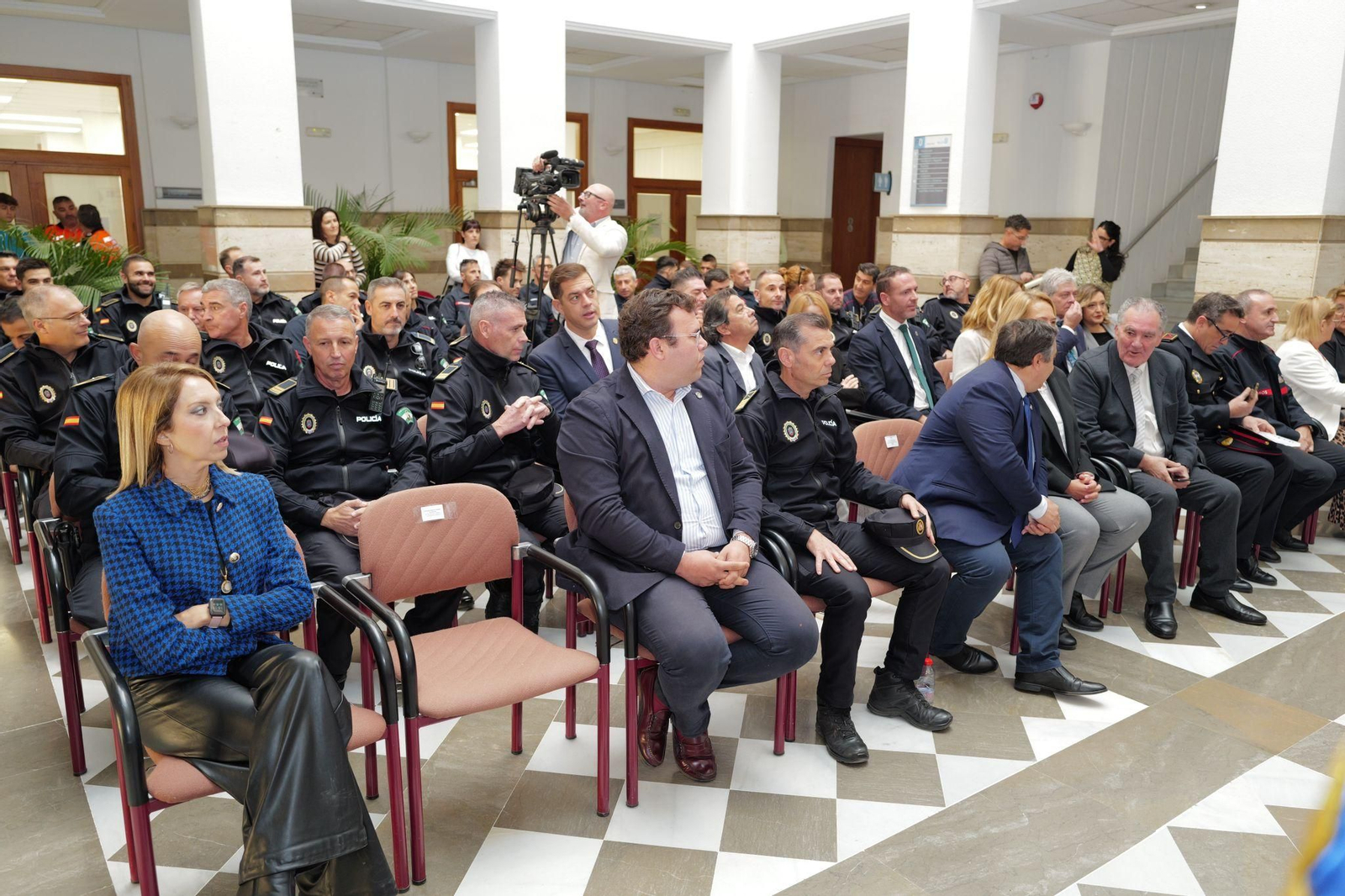 Así ha sido el acto de reconocimiento de Motril a los desplazados para ayudar tras la DANA de Valencia