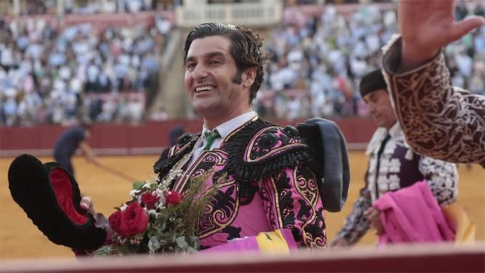 Morante pasea dos orejas tras una faena memorable.