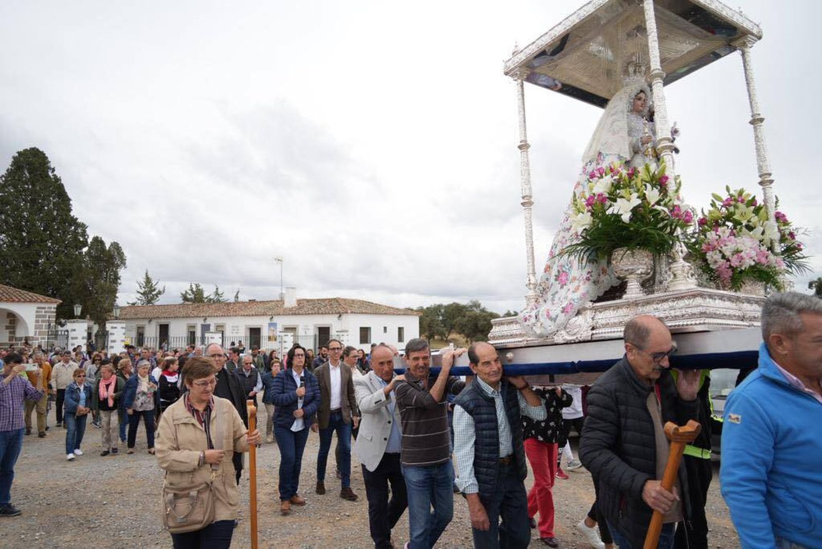 La Virgen de Luna sale en procesión en rogativa de lluvia, en fotografías