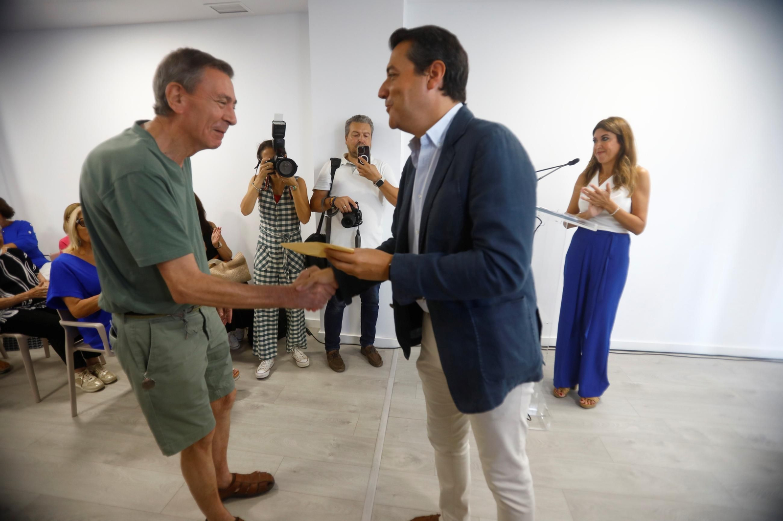 La entrega de las viviendas de la calle Don Rodrigo de Córdoba a 23 personas mayores, en imágenes