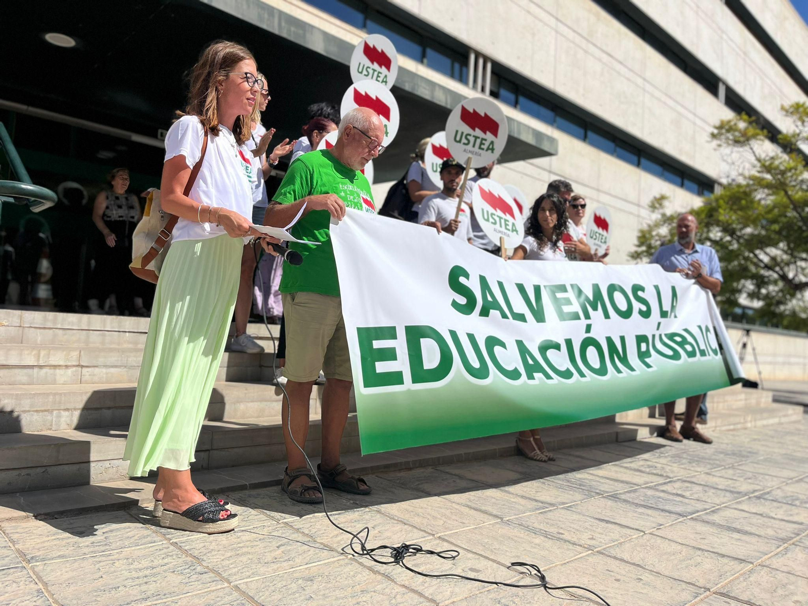 Concentración de USTEA frente a la Delegación de Desarrollo Educativo.