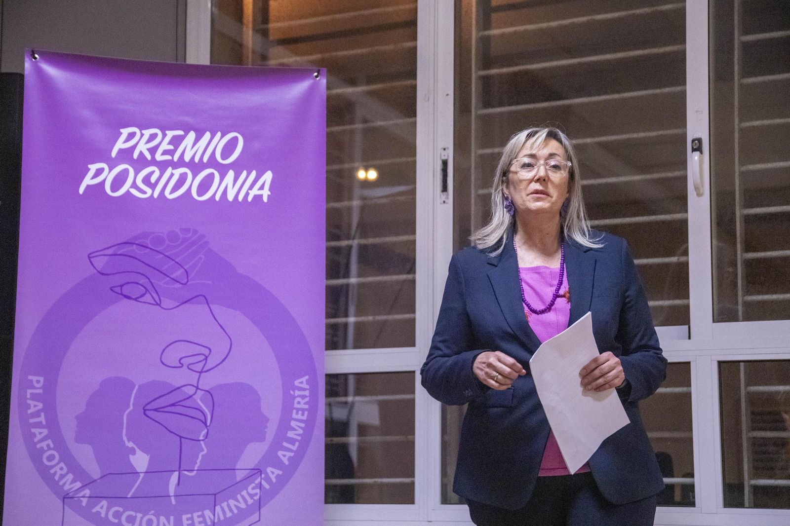 La Plataforma de Acción Feminista en Almería rinde homenaje a las mujeres de la Desbandá con su II Premio ‘Posidonia’ a Loli Sierra, vicepresidenta de la Asociación Memorialista de la Desbandá, en imágenes