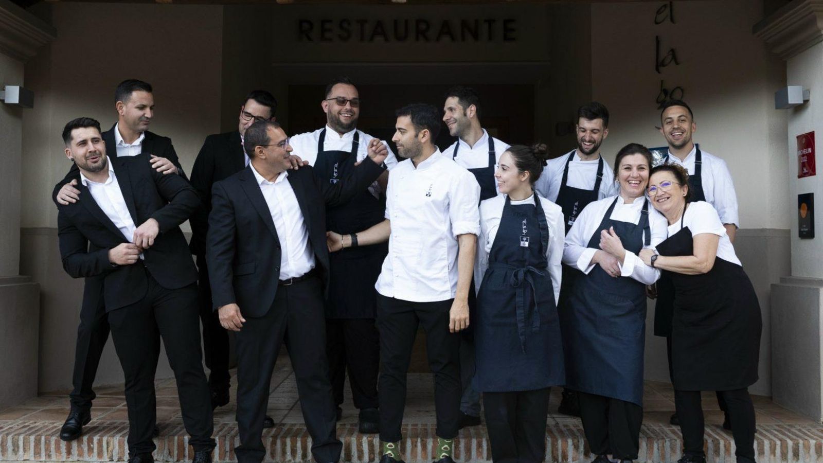 Equipo de trabajo de El Lago, con Fernando Villasclaras en el centro.