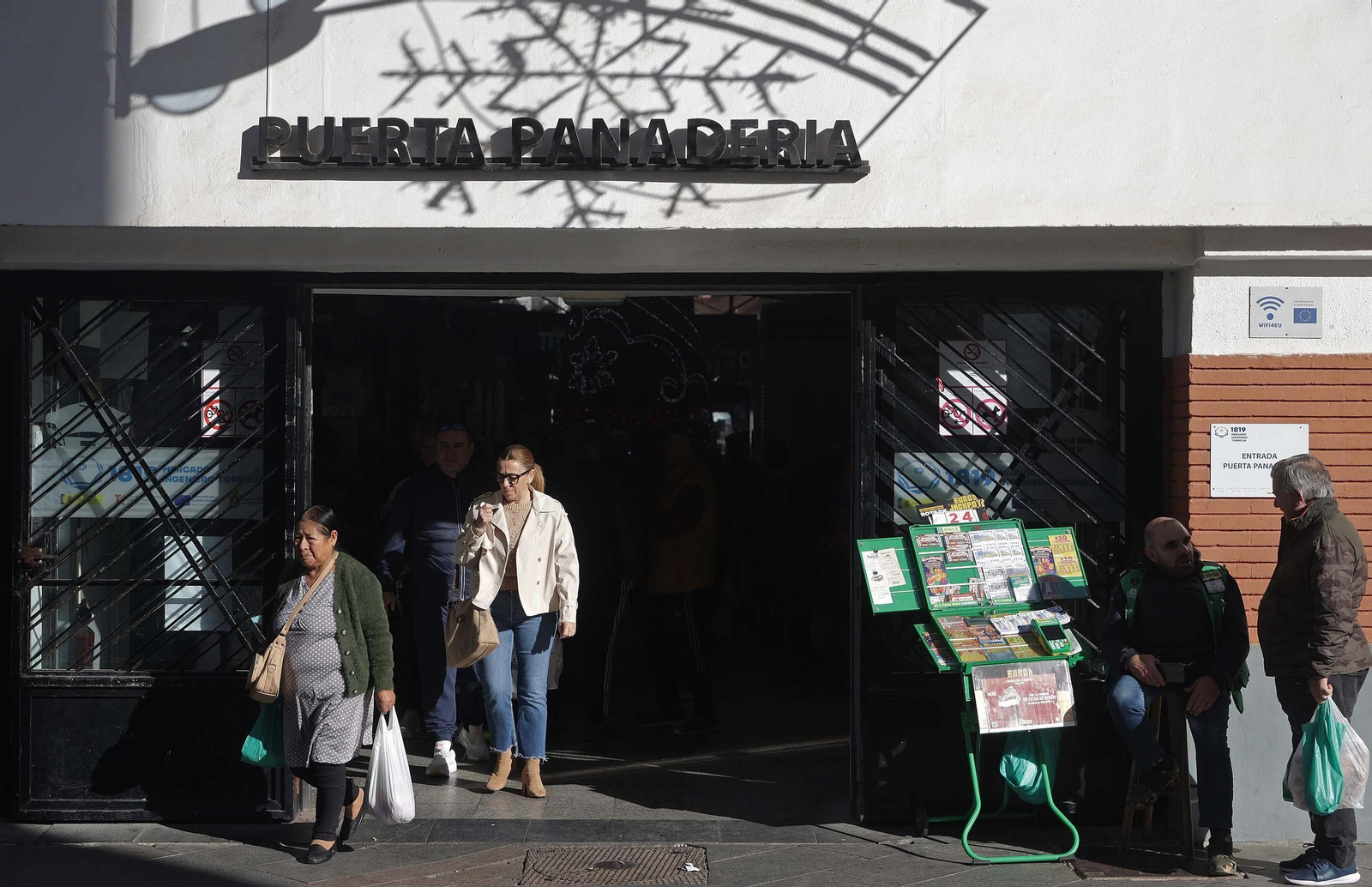 Fotos de las últimas compras en Algeciras para la cena de Nochebuena