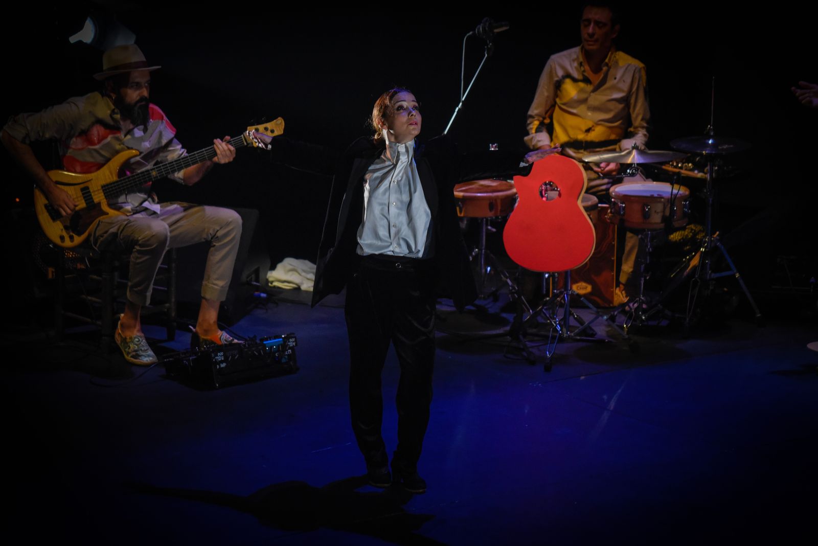 la creadora cordobesa bailó una hermosa farruca con traje de hombre.