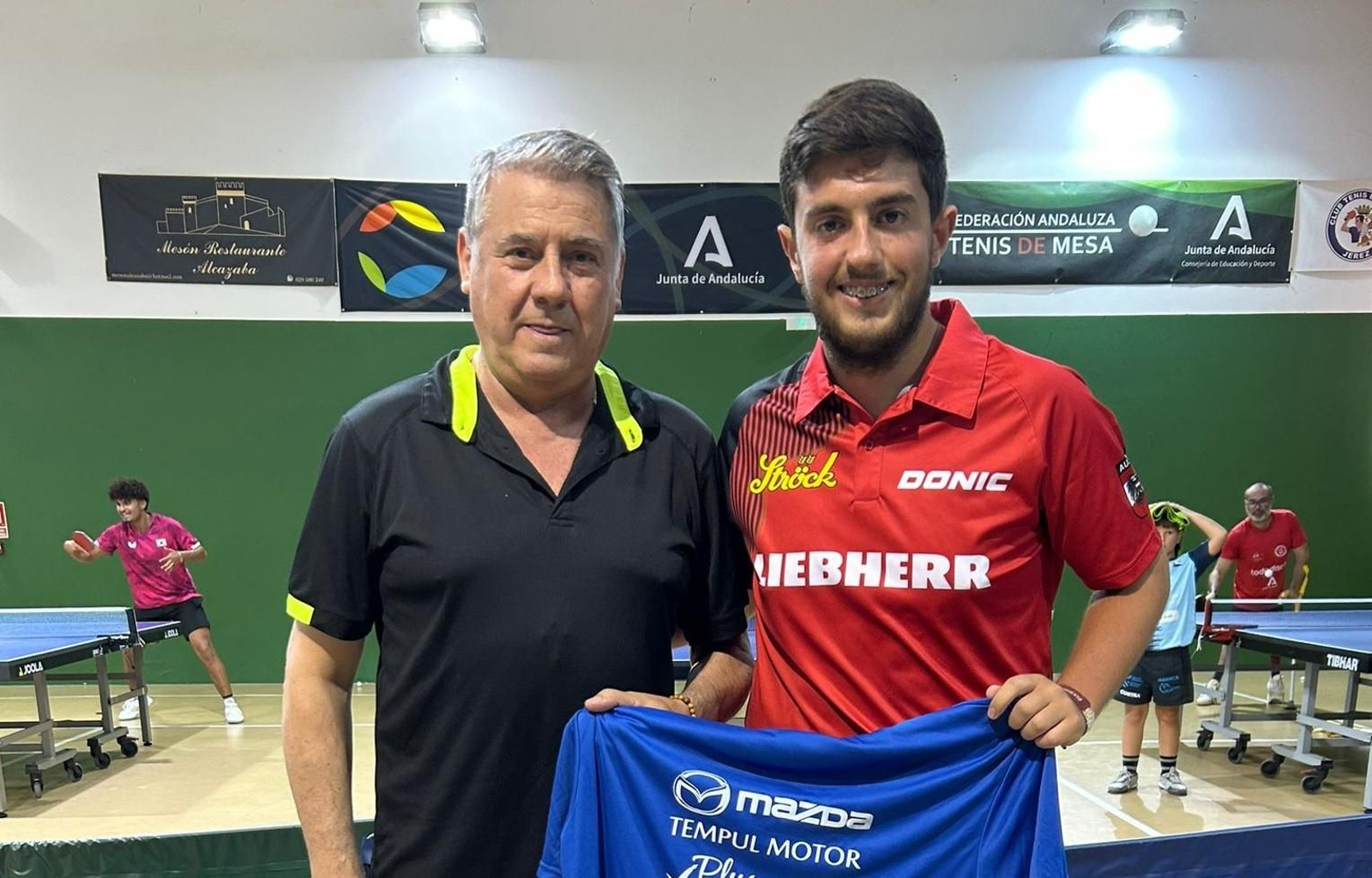 Gabriel Cabezas, junto al presidente del CTM Jerez Sebastián Guerrero.