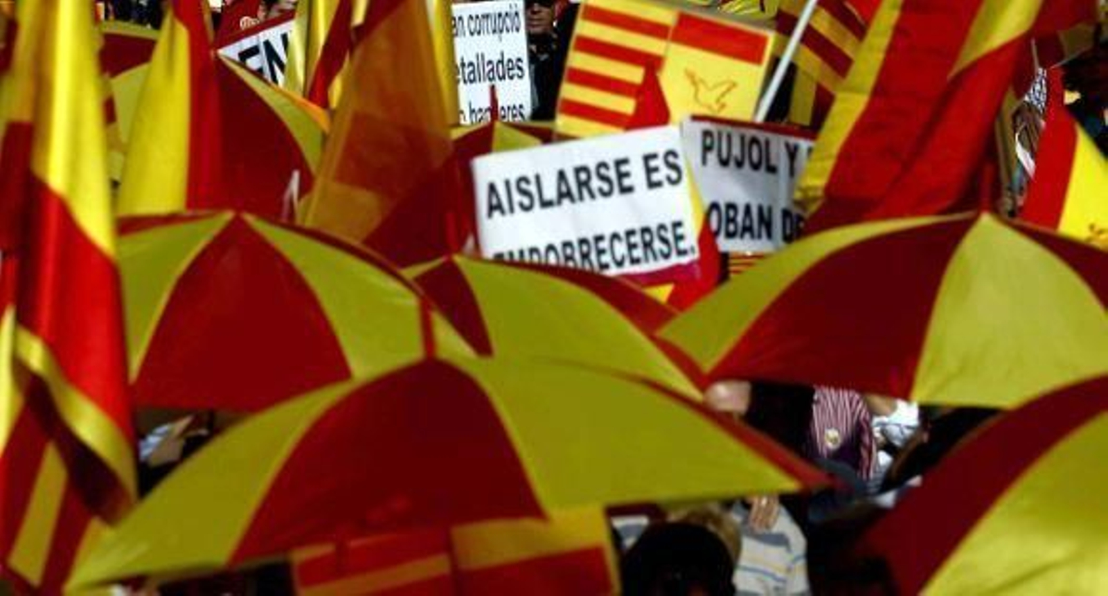 Miles de personas apoyan en Barcelona la continuidad de Cataluña en España
