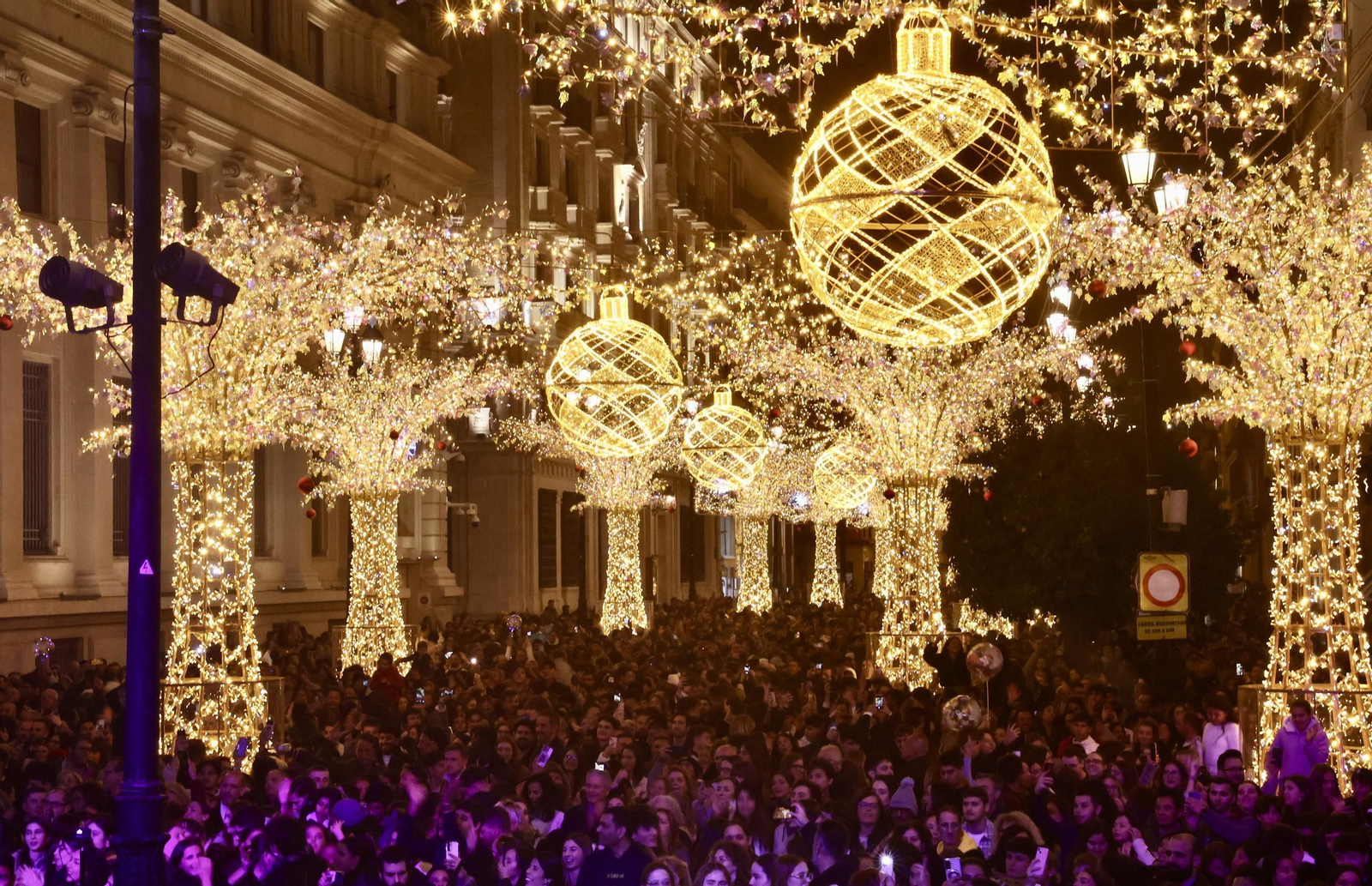 Sevilla, iluminada por Navidad: un recorrido por sus calles
