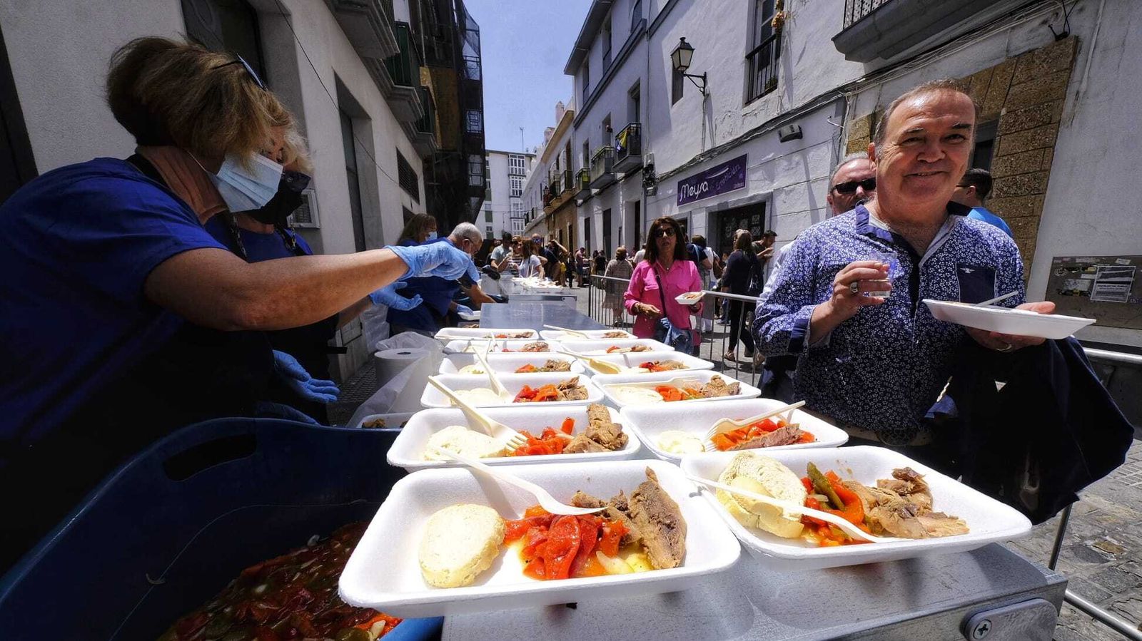 Caballas, pimientos y cerveza gratis, este mediodía en la Viña.