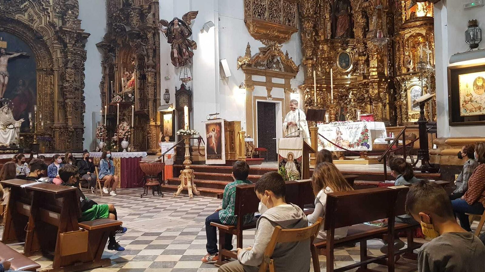 Acto celebrado el sábado por parte del Redil de la Pastora con los niños de la parroquia de San Lorenzo.