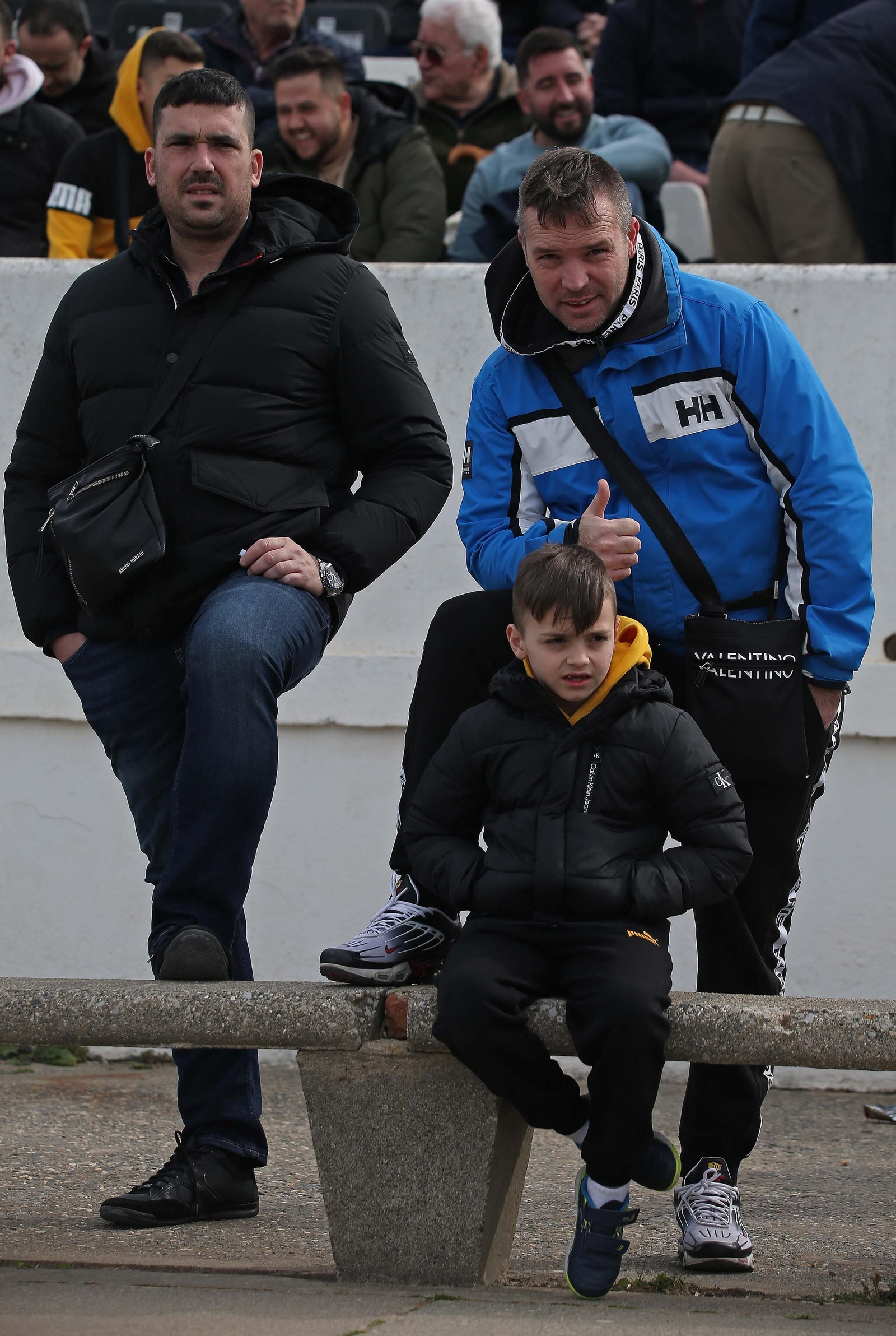 Fotos de la afición durante el Balona - Deportivo de La Coruña en el estadio municipal de La Línea