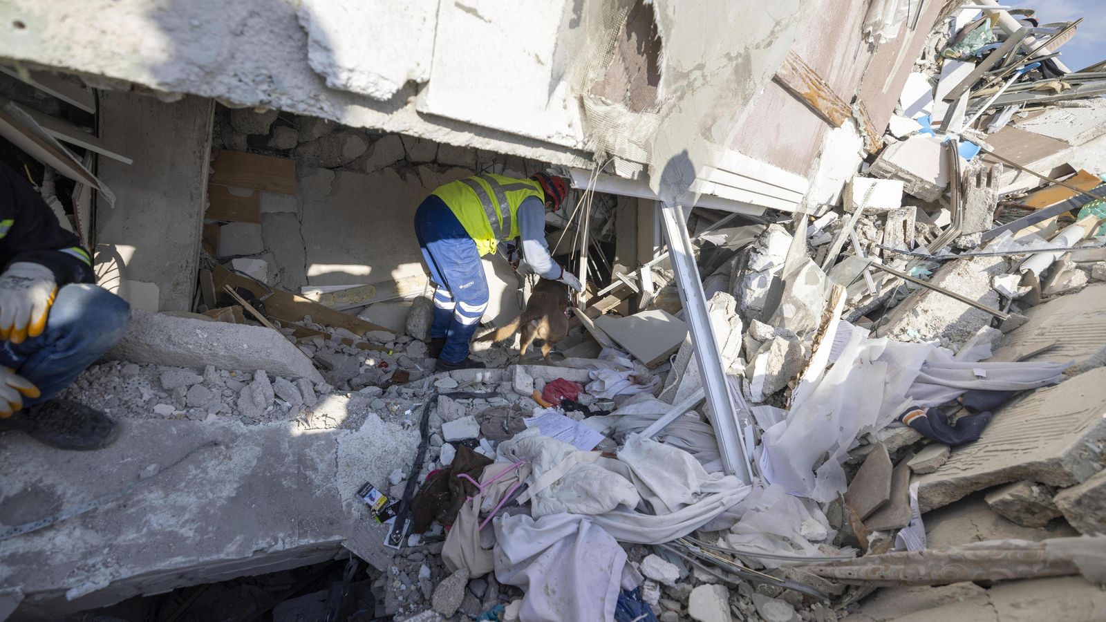 Parte del contingente de la Fundación Samu durante las labores de rescate en la ciudad turca de Antioquía.