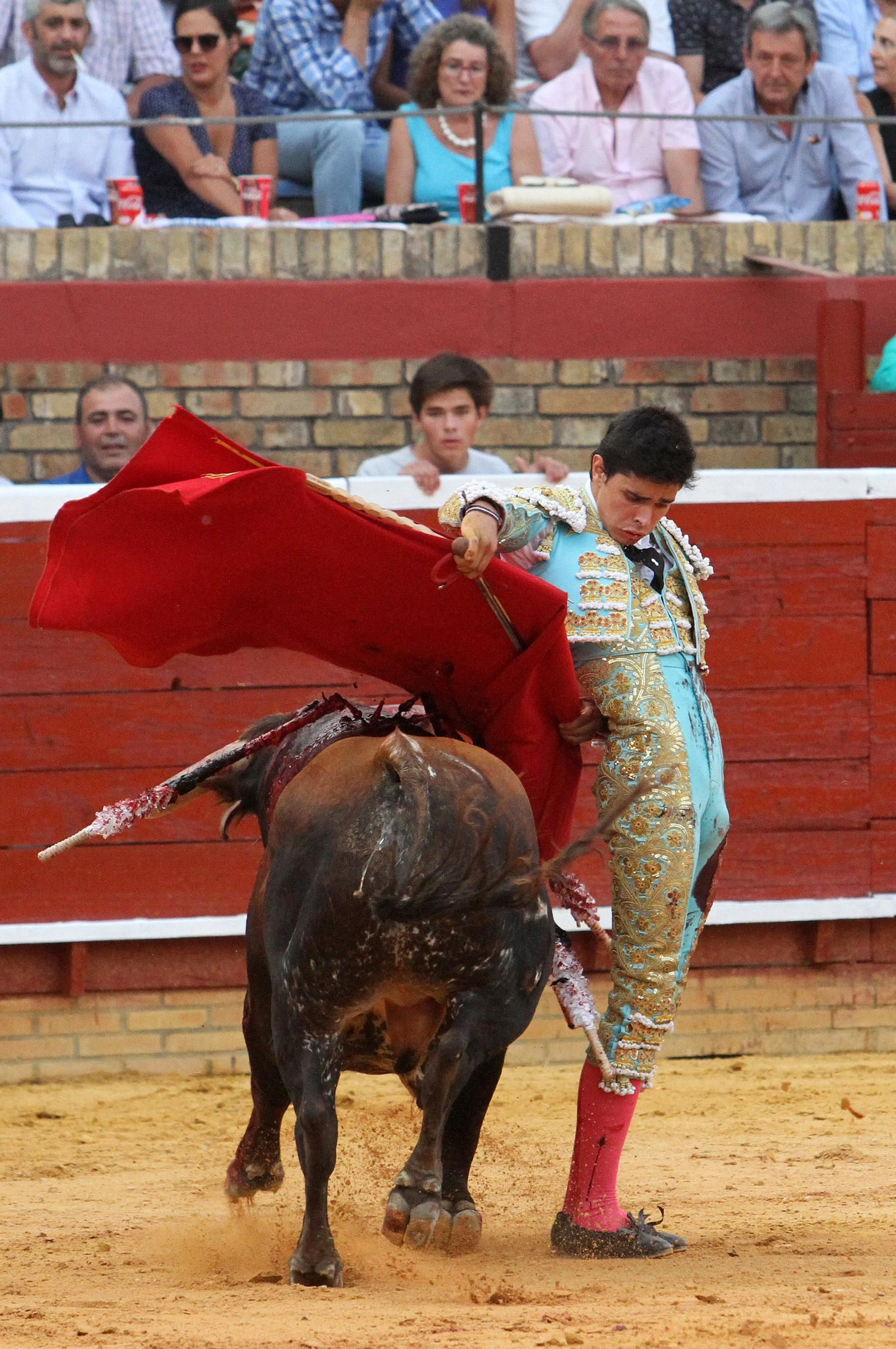 Juan Silva "Juanito" sale a hombros en la Plaza de toros La Merced, en imágenes