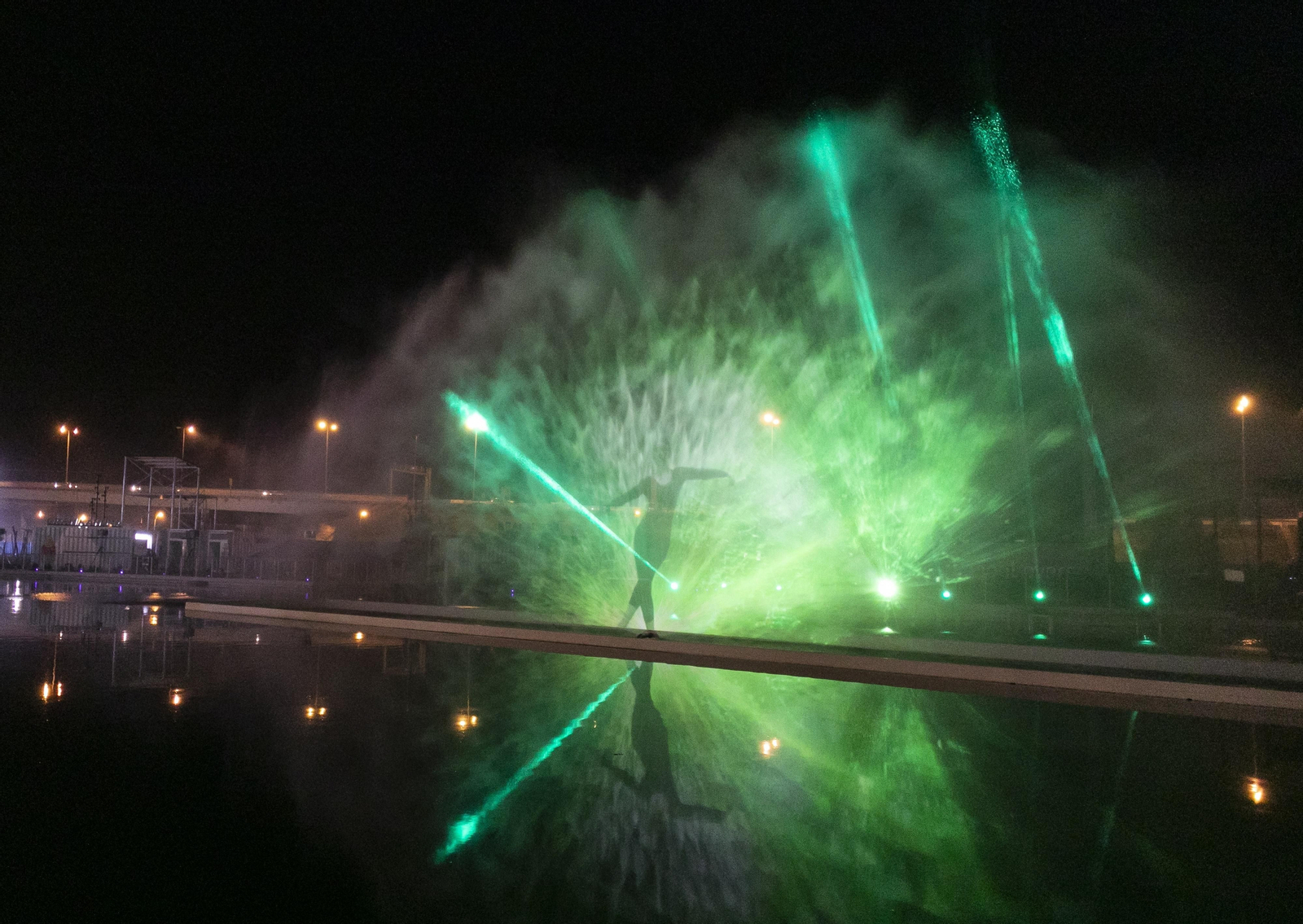 'Show' inmersivo de hologramas, presentes en la fuente del lago, de Lagoh.