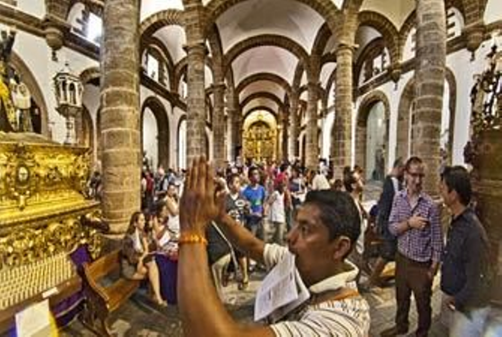 Los fieles no podrán llevar los cirios encendidos