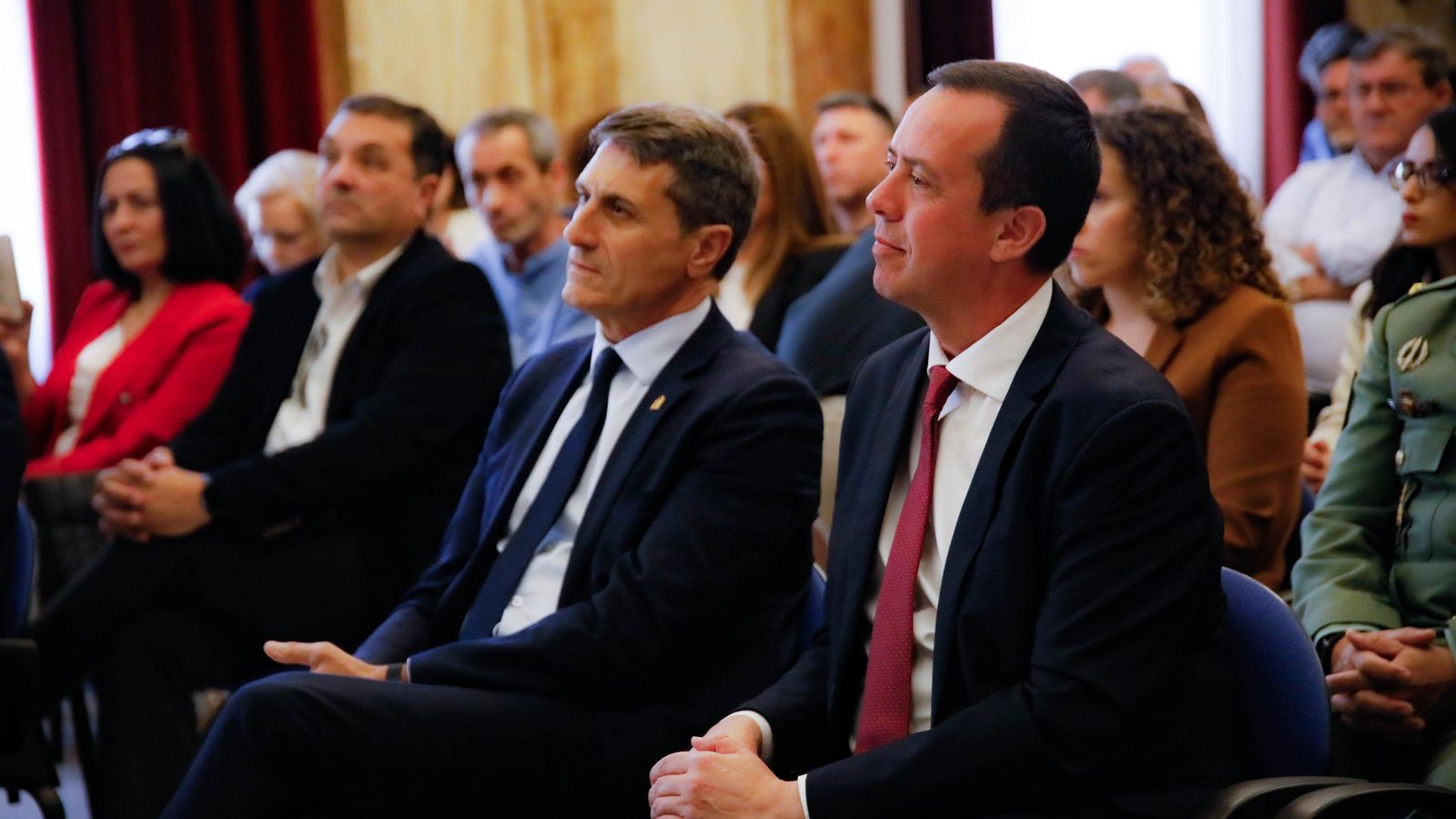 El delegado del Gobierno en Andalucía, Pedro Fernández, junto al subdelegado en Almería.