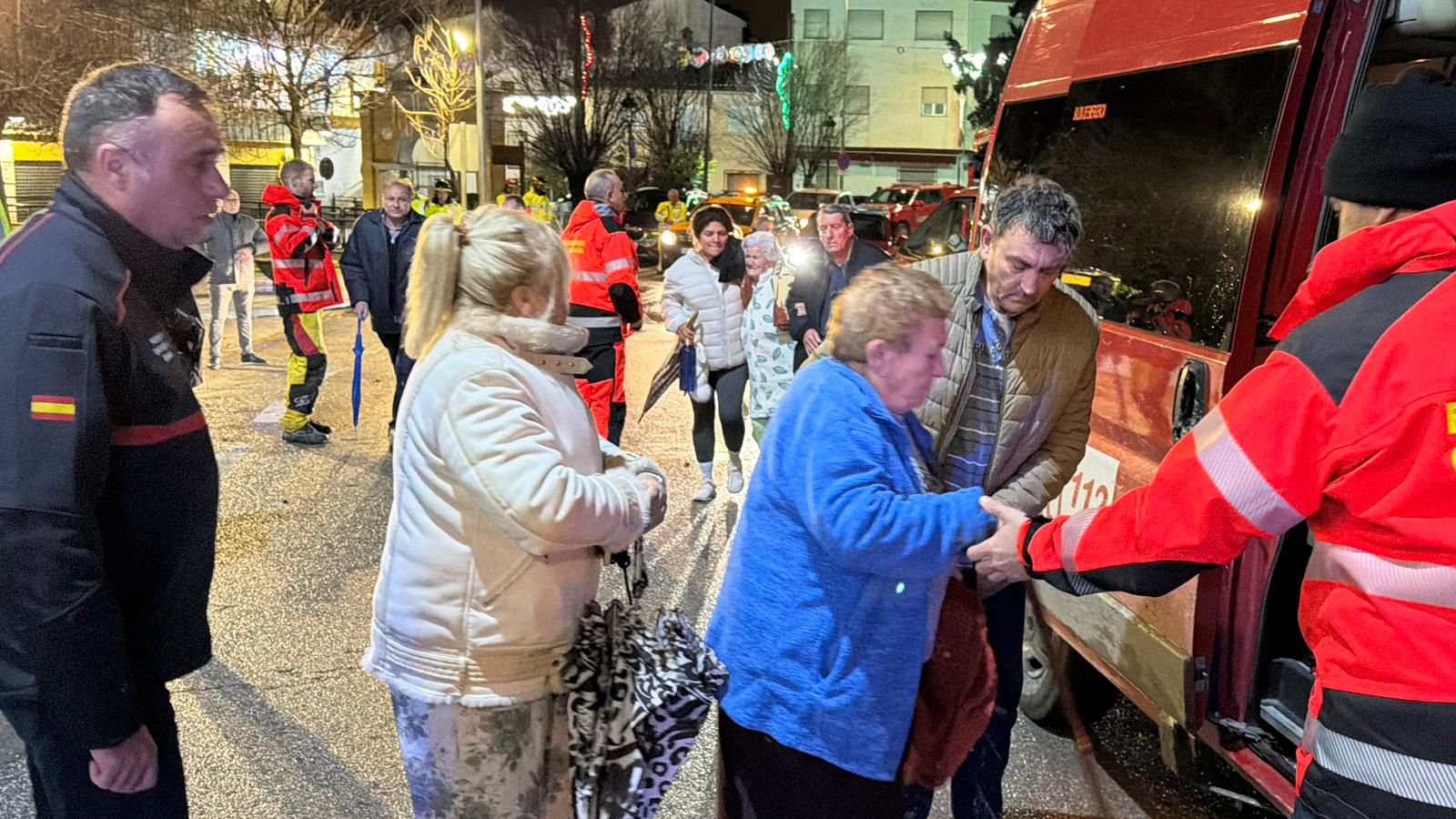 Momento de la evacuación del jueves en Dúdar