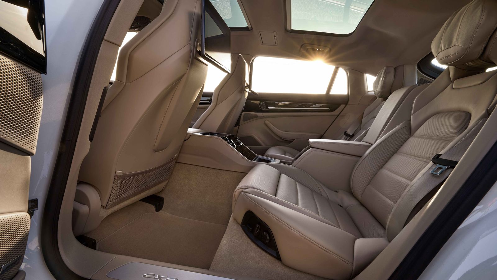 El sistema de propulsión del Panamera 4 E-Hybrid puede llevarse tanto a la carrocería "corta" de este modelo como a la Executive, la de 5,20 m.