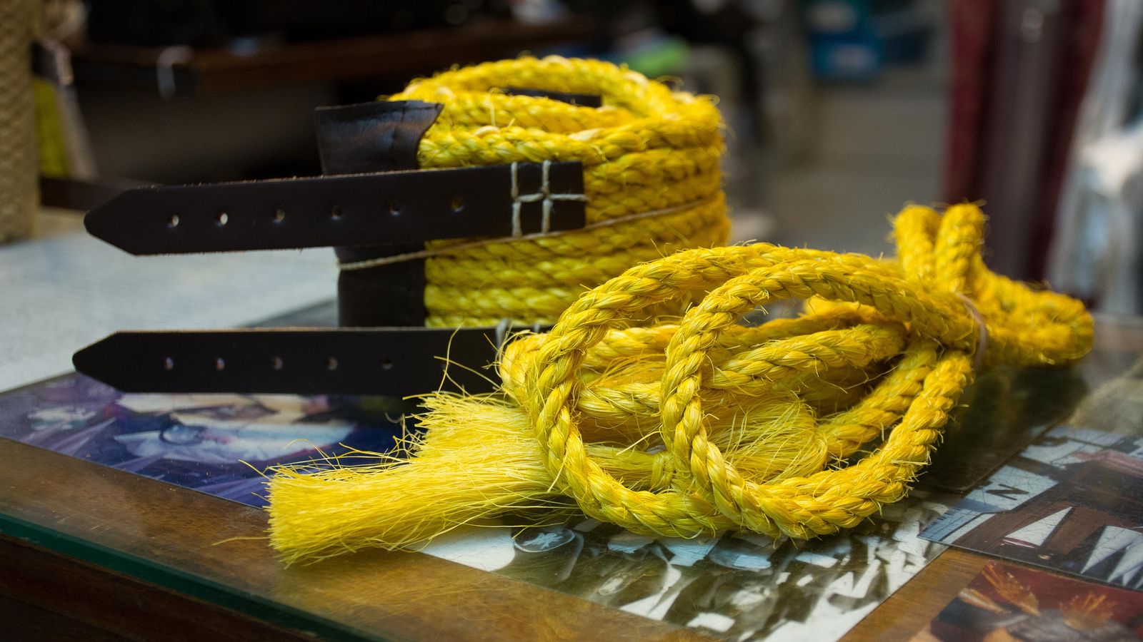 Cinturón de esparto de la Hermandad de Pasión, con su cíngulo