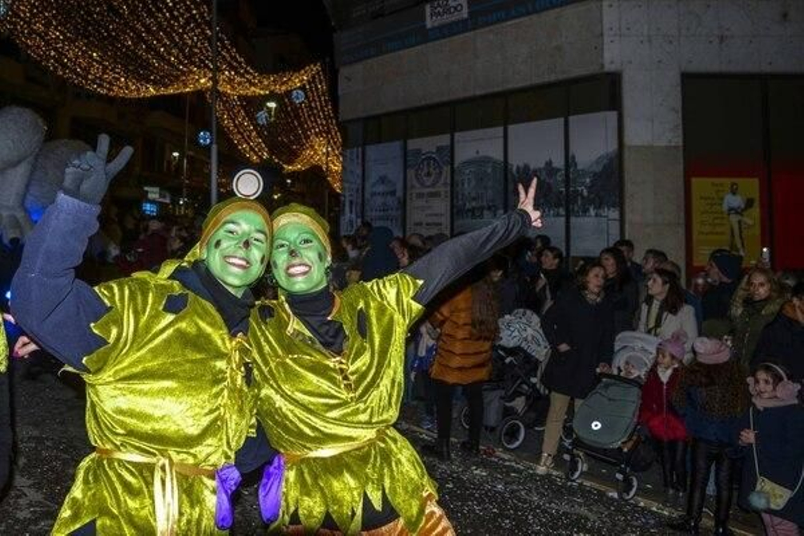 En imágenes: La Cabalga de Reyes de Jaén desata la emoción en sus calles abarrotadas