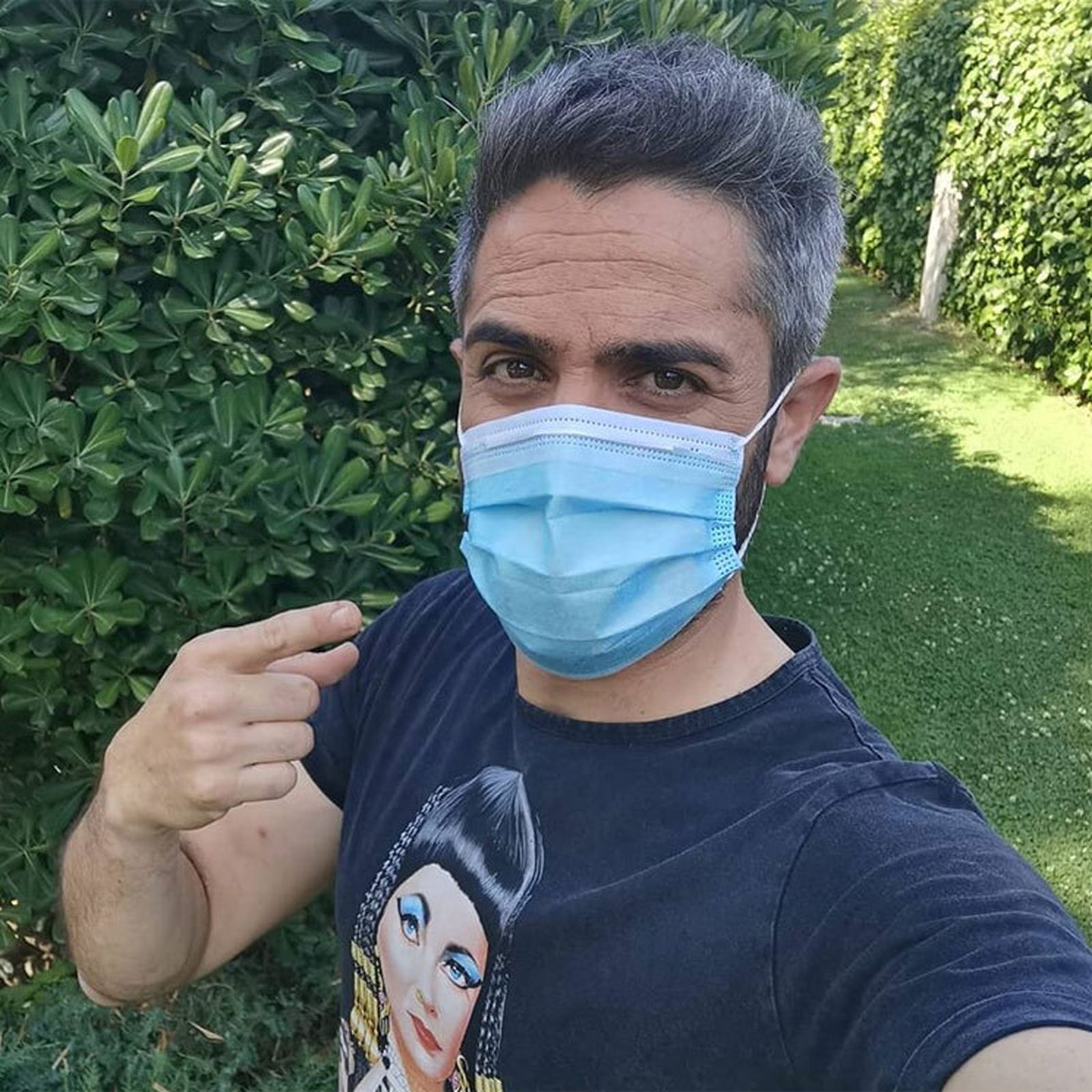 Roberto Leal, con mascarilla, en una imagen de sus redes.