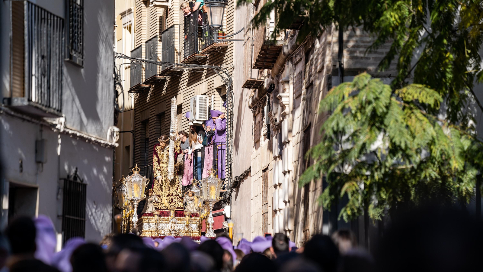 Viernes Santo en Lucena: devoción absoluta por el Nazareno