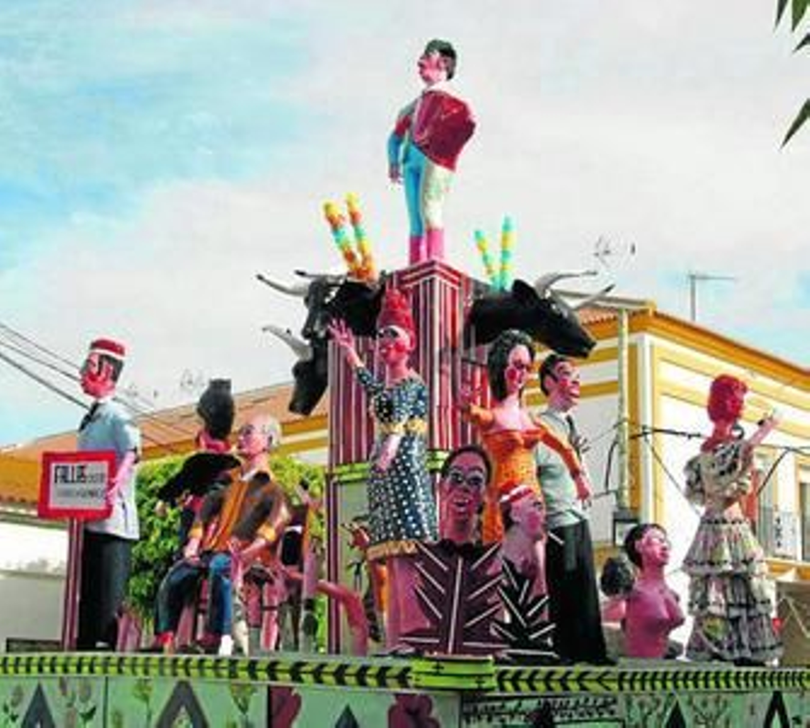 Una de las creaciones de Juan Pérez Martín que se ha quemado en las fallas de San Juan.