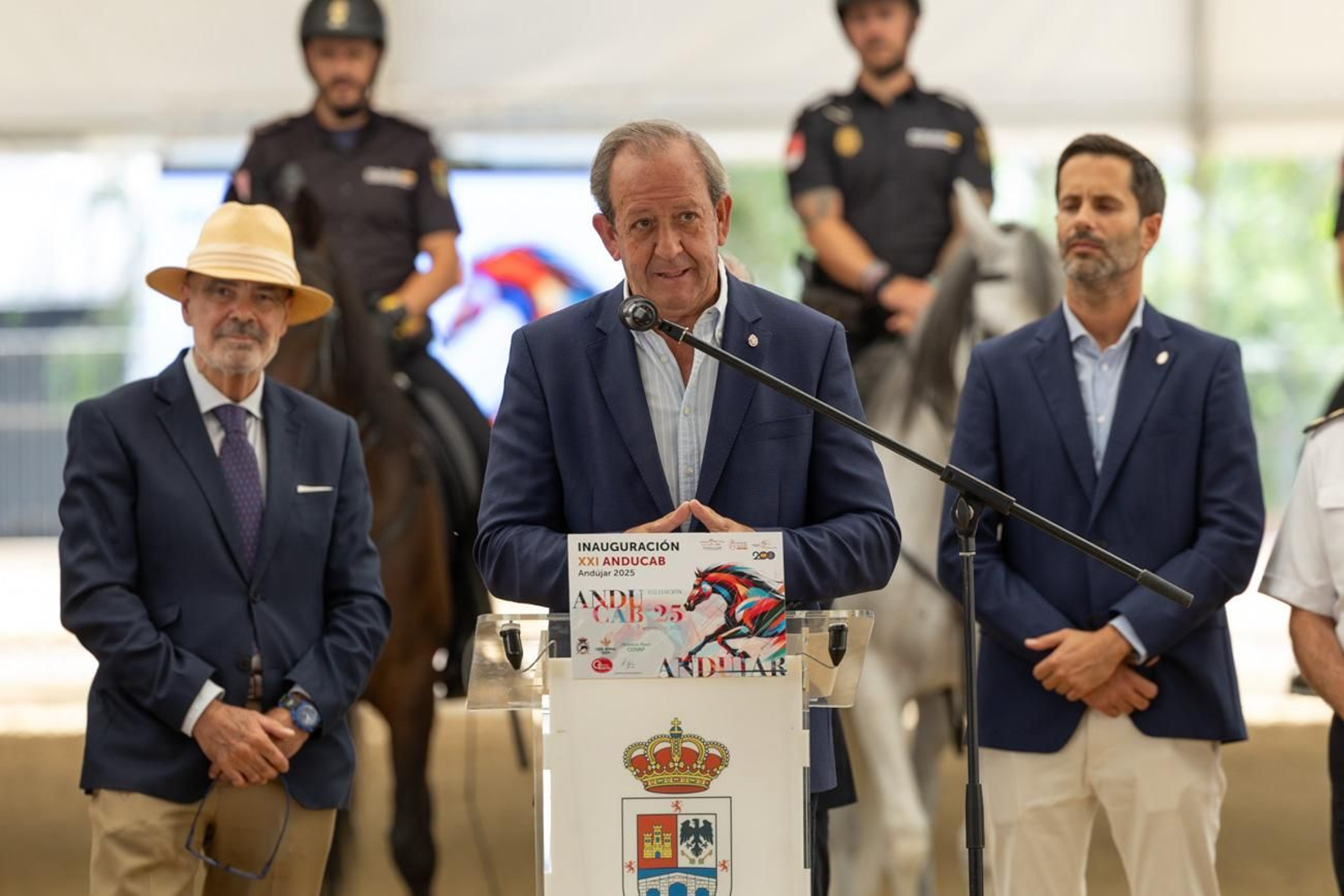 Anducab rinde homenaje a la unidad de caballería de la Policía Nacional
