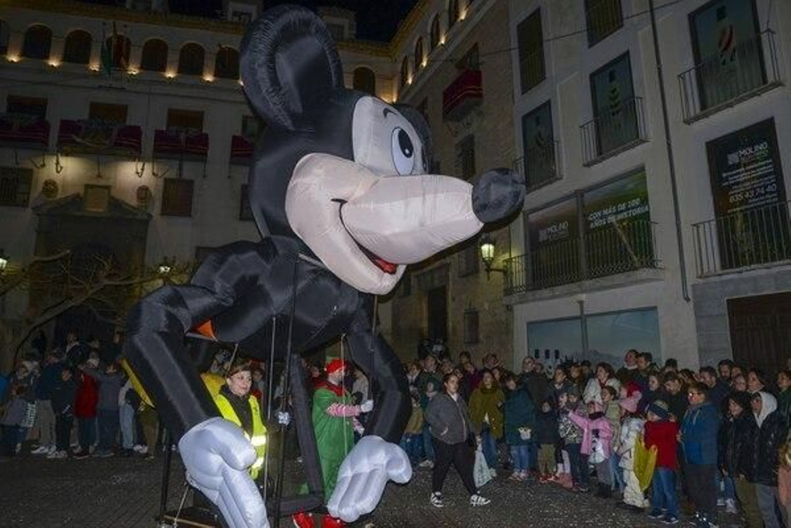 En imágenes: La Cabalga de Reyes de Jaén desata la emoción en sus calles abarrotadas