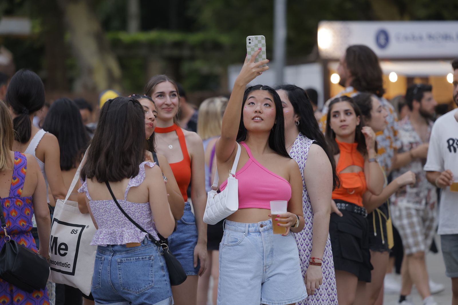 Búscate en las fotos del concierto de Bizarrap