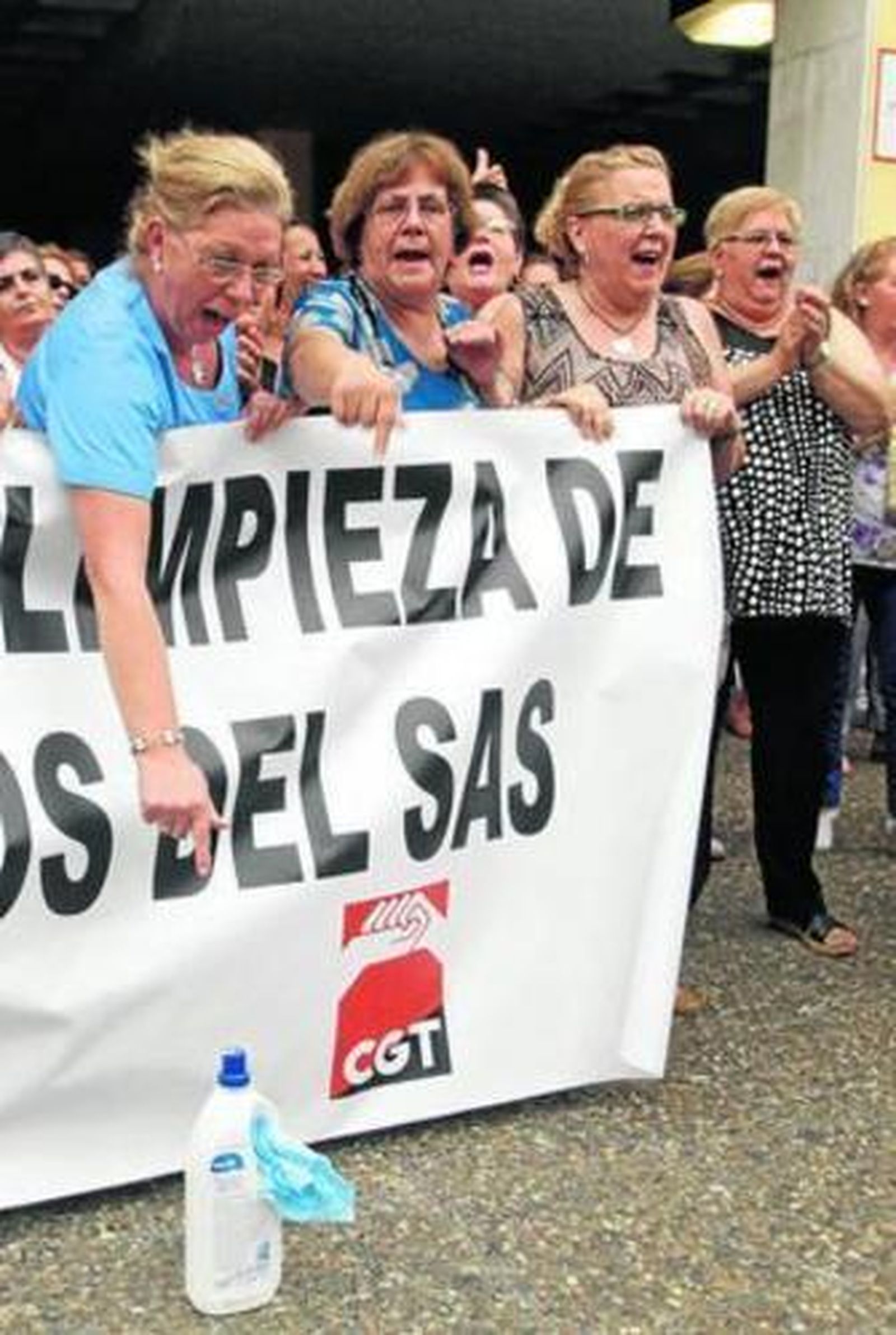 Una protesta reciente de las trabajadoras de limpieza en el Puerta del Mar.