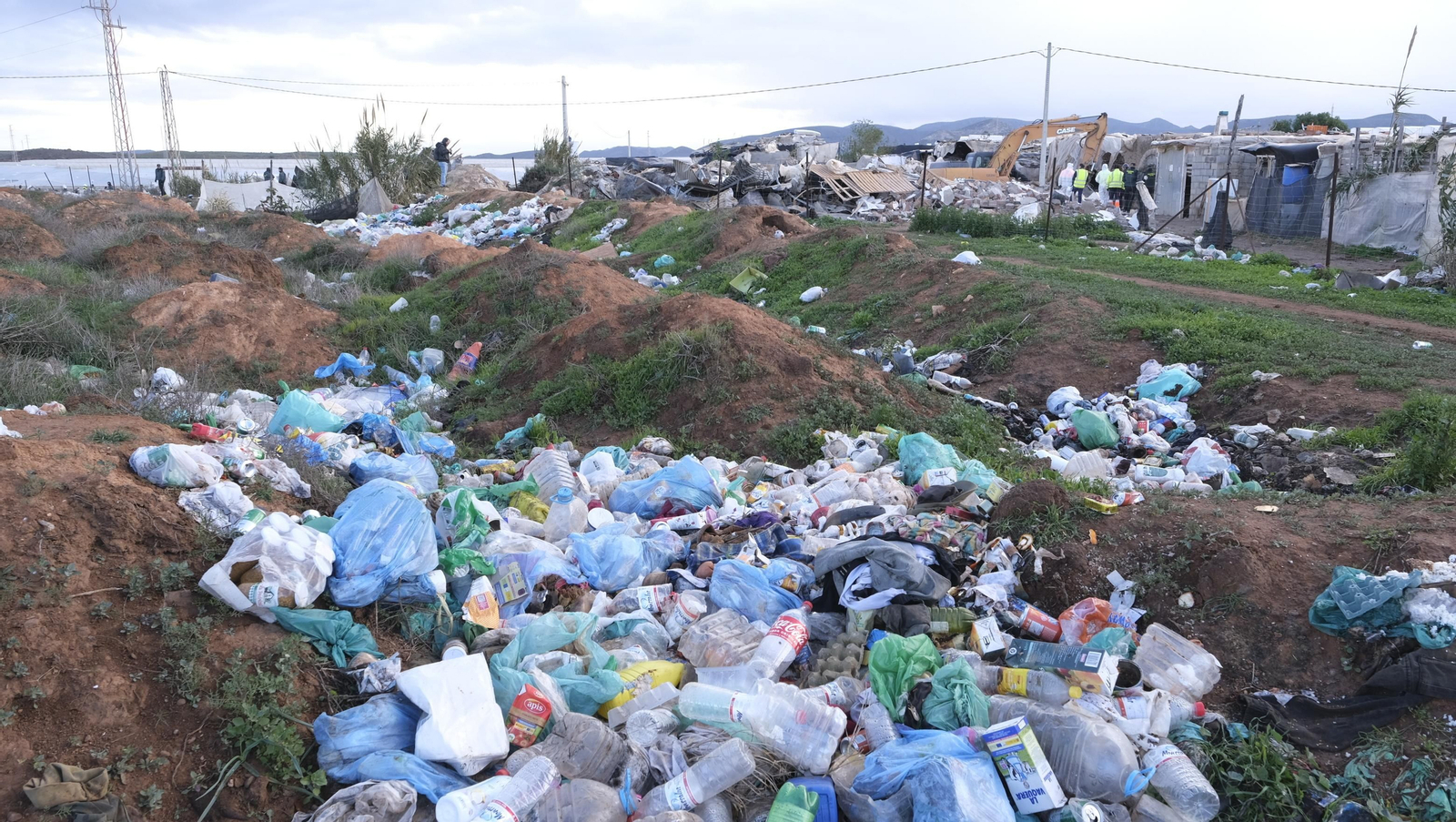 Imágenes del desalojo del asentamiento chabolista 'El Walili', en Níjar
