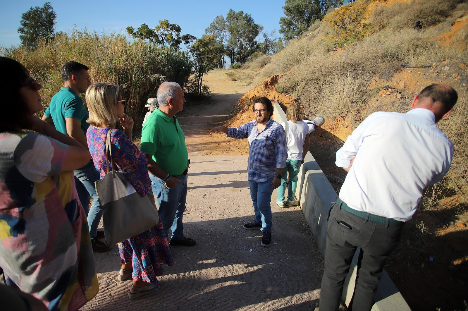 Imágenes de la visita guiada a la Fuente Vieja de Huelva por el arquitecto Francisco Javier López