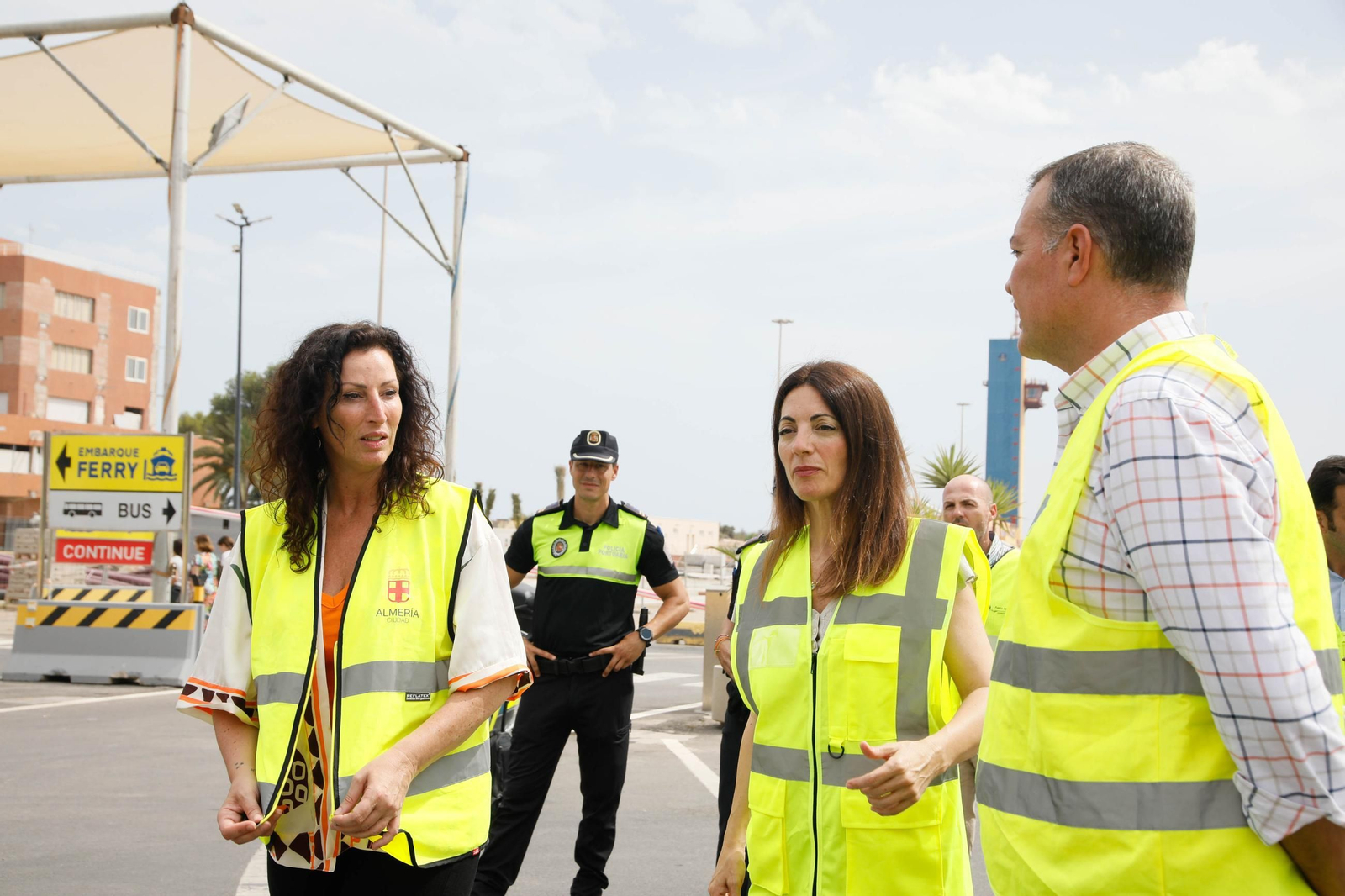 Las imágenes del derribo de la valla del Puerto, entrada de Muelle de Levante y Ribera I de Almería